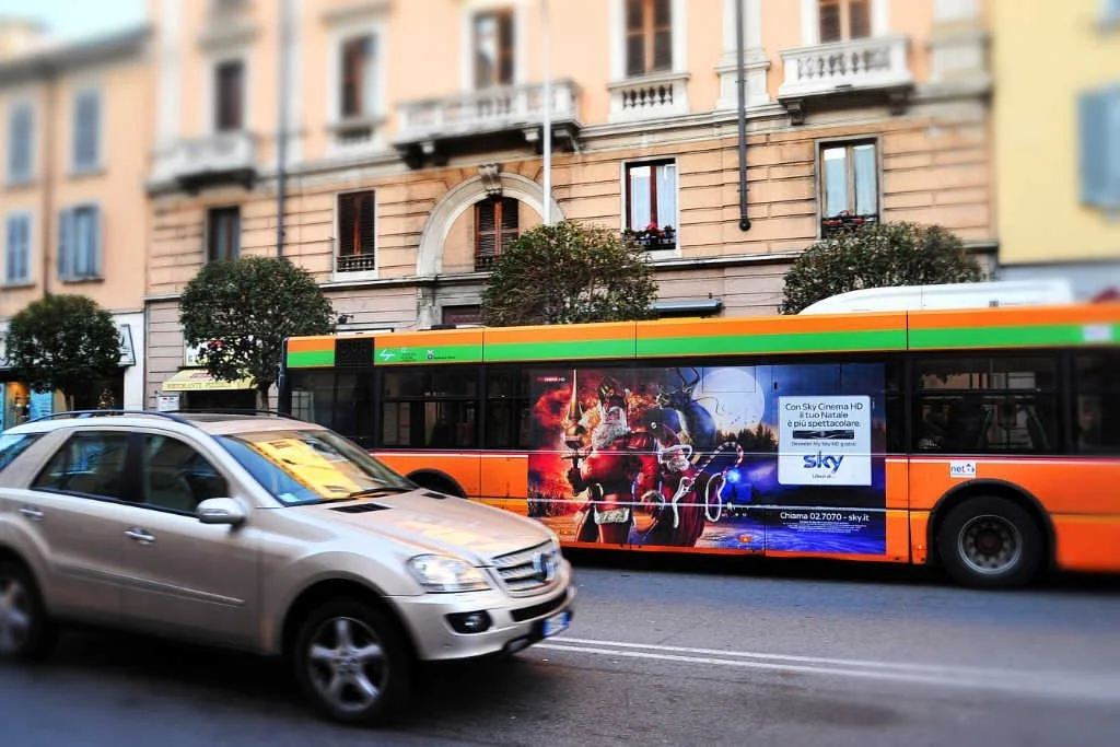 Advertising-on-buses-in-Italy2.jpg