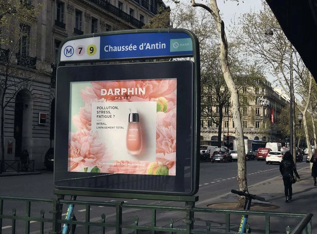 europemedia_systèmes-publicitaires-France-Paris-entree-metro.jpg