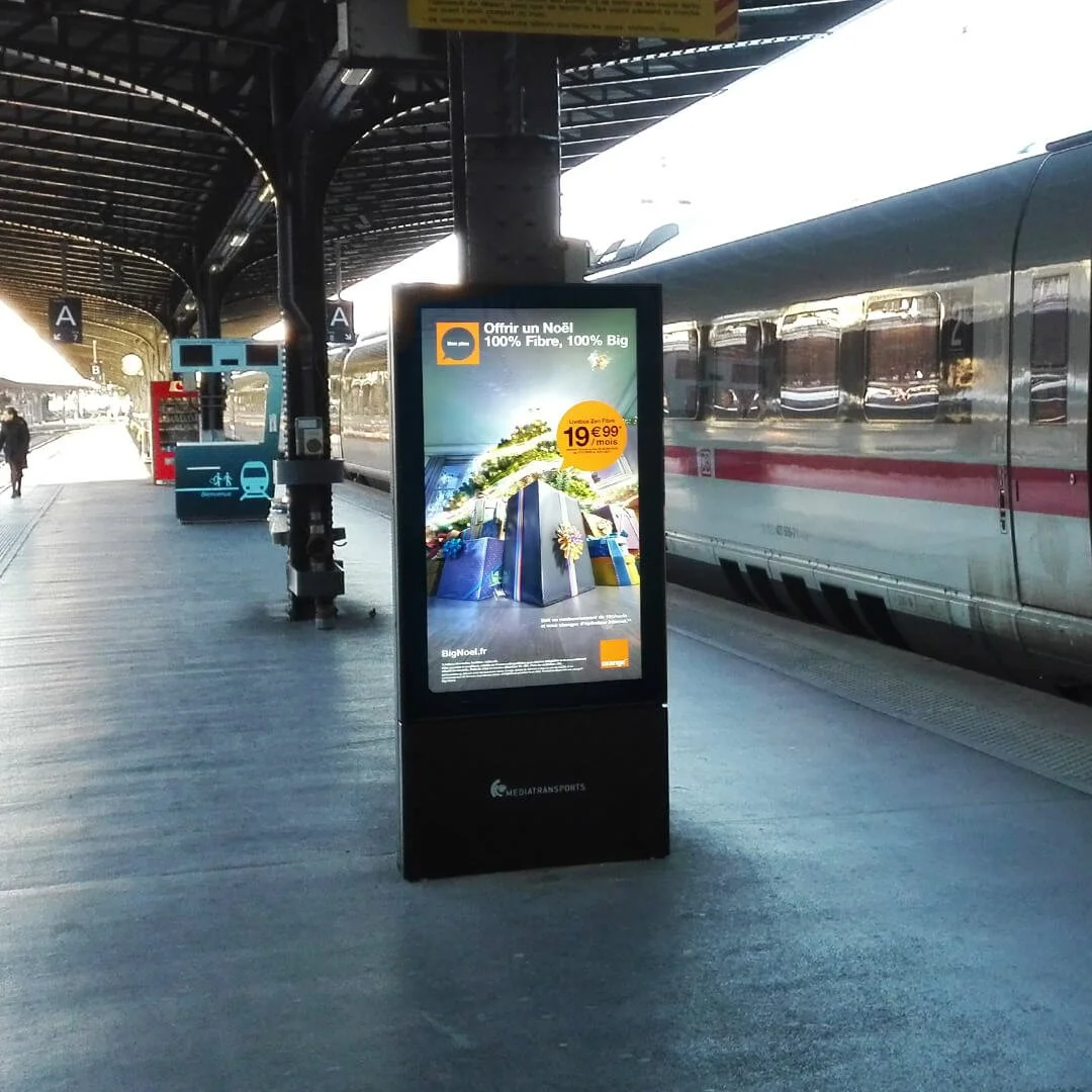 Paris Train et Gare Publicité
