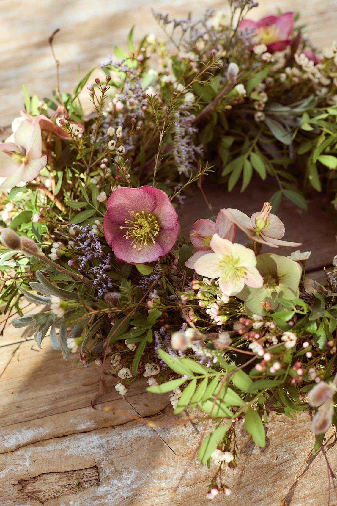 astrantia-studio-fresh-flower-wreath-spring-hellebores.jpg