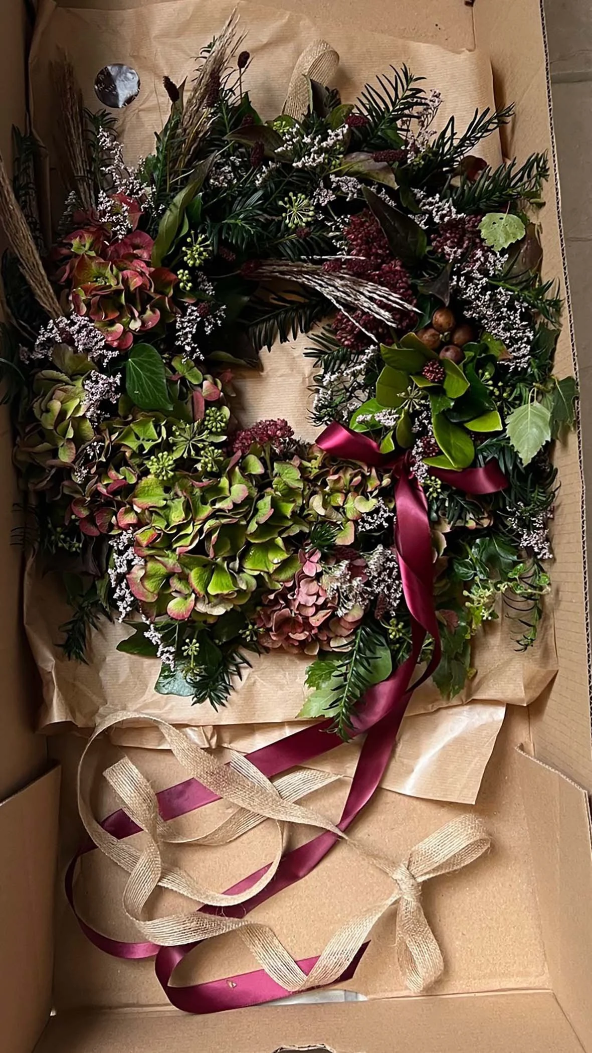 astrantia-studio-flower-wreath-box-01.jpeg