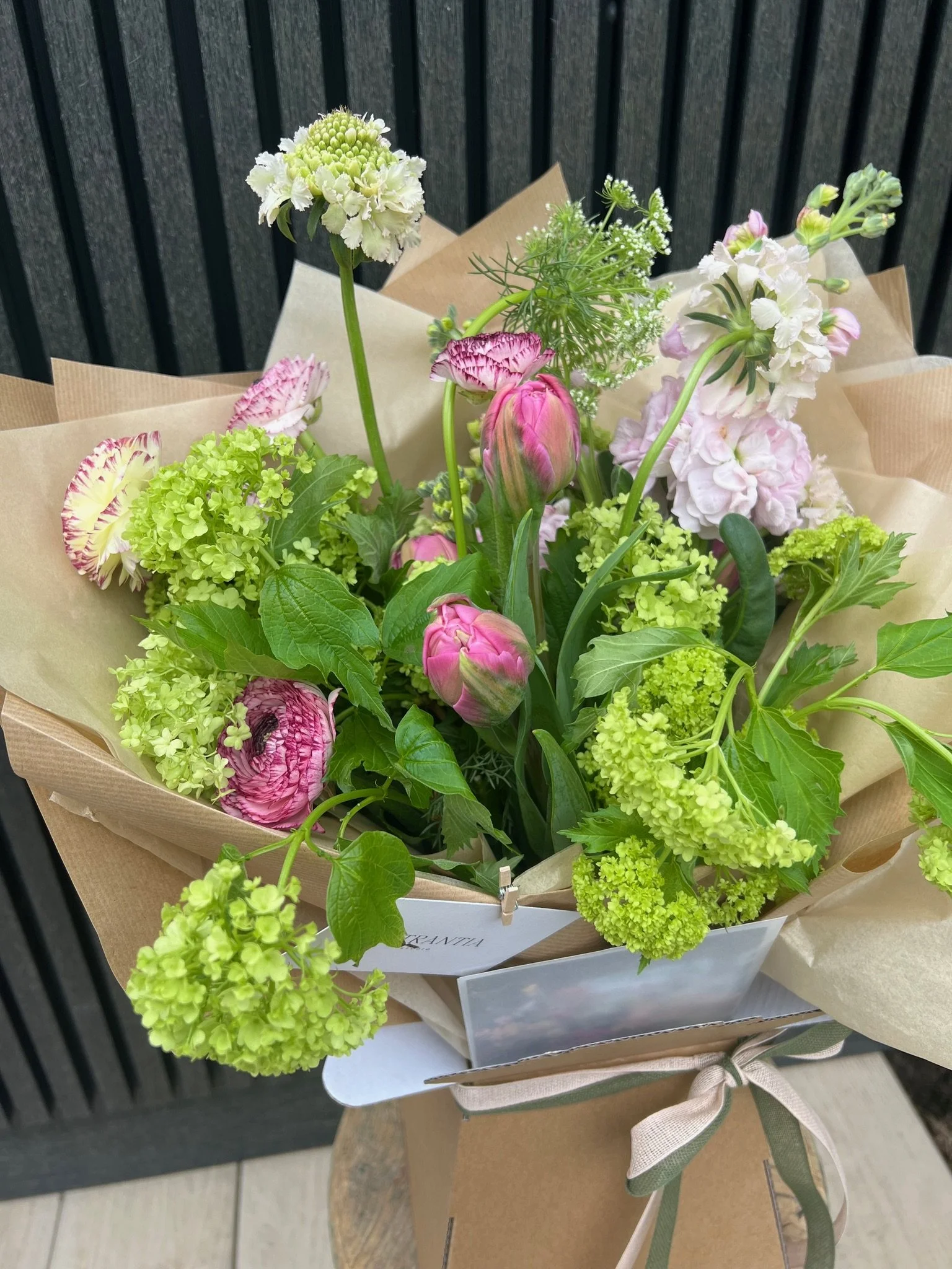 astrantia-studio-fresh-flower-bouquet-02.jpeg