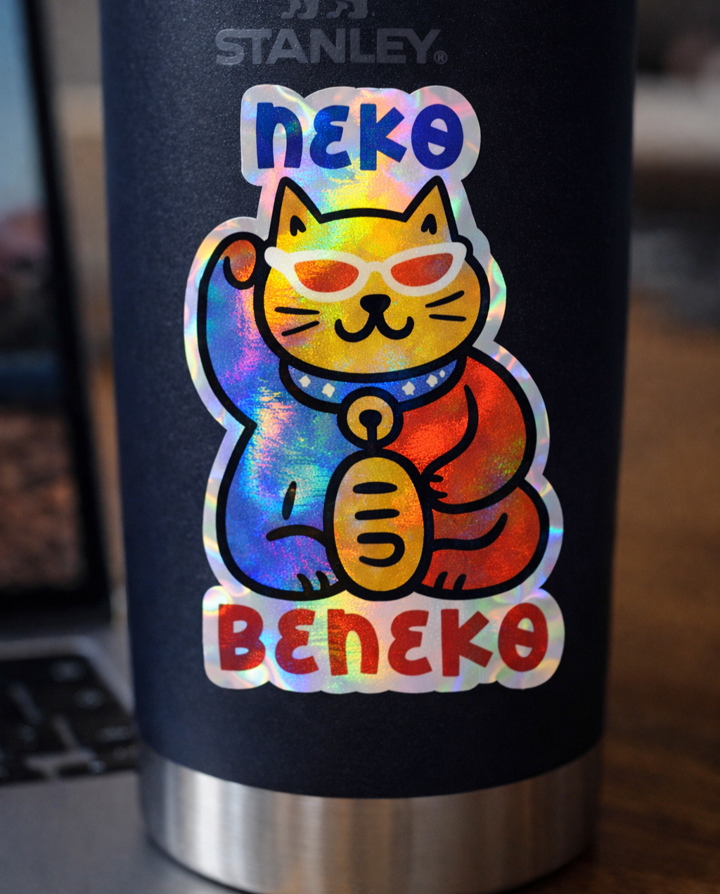 Neko Beneko con texto laminado holografico
