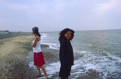 Ana en la playa UK.jpg