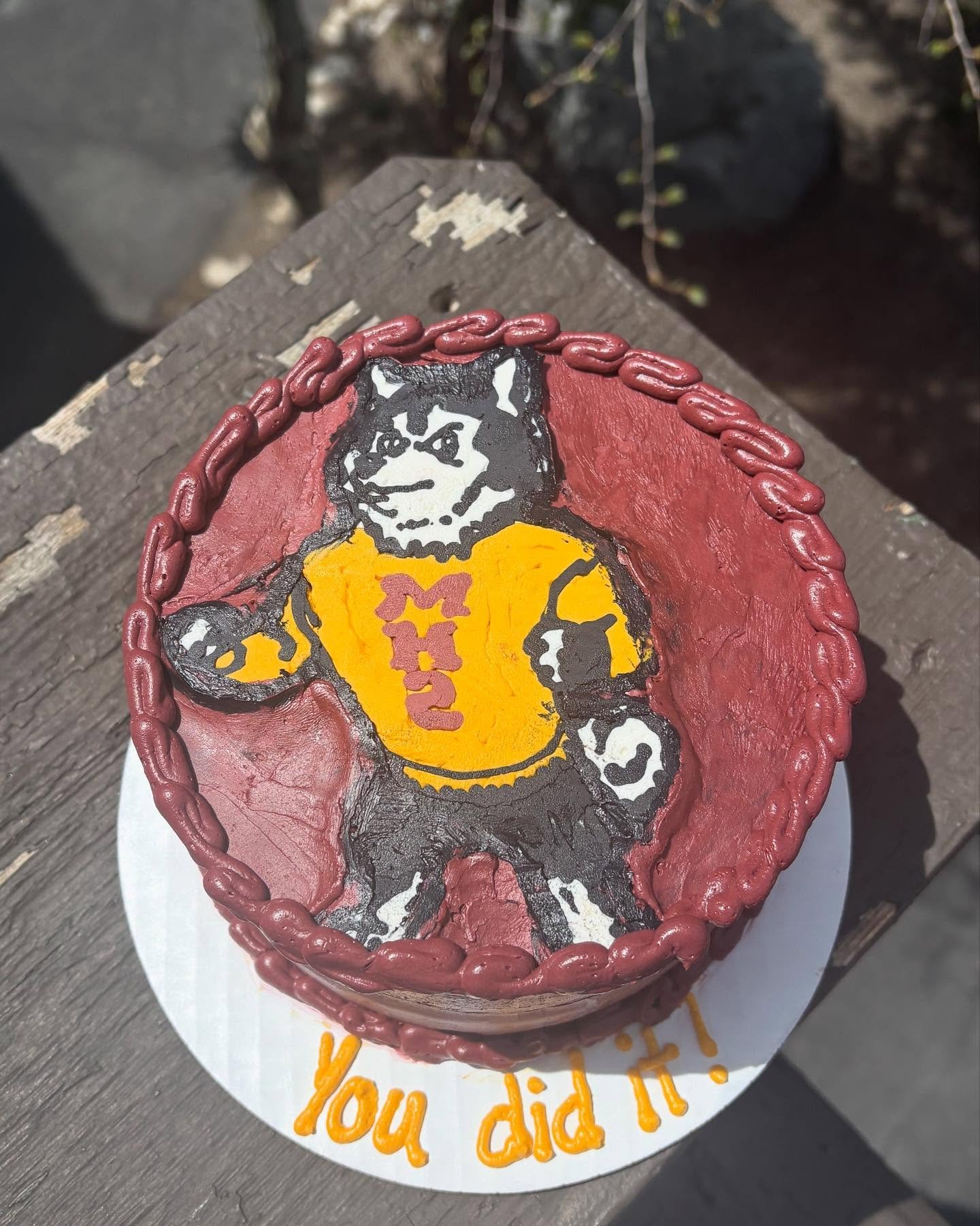Bring your ideas to life!

Show some husky pride and order your grad cake today!🎓