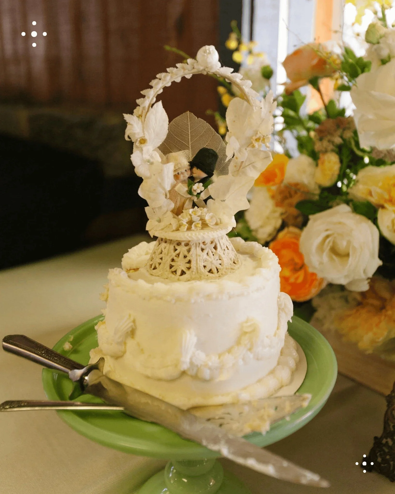 Reminiscing on these summer wedding cakes &amp; the fact that I get to work with such lovely brides 🎂 🤍