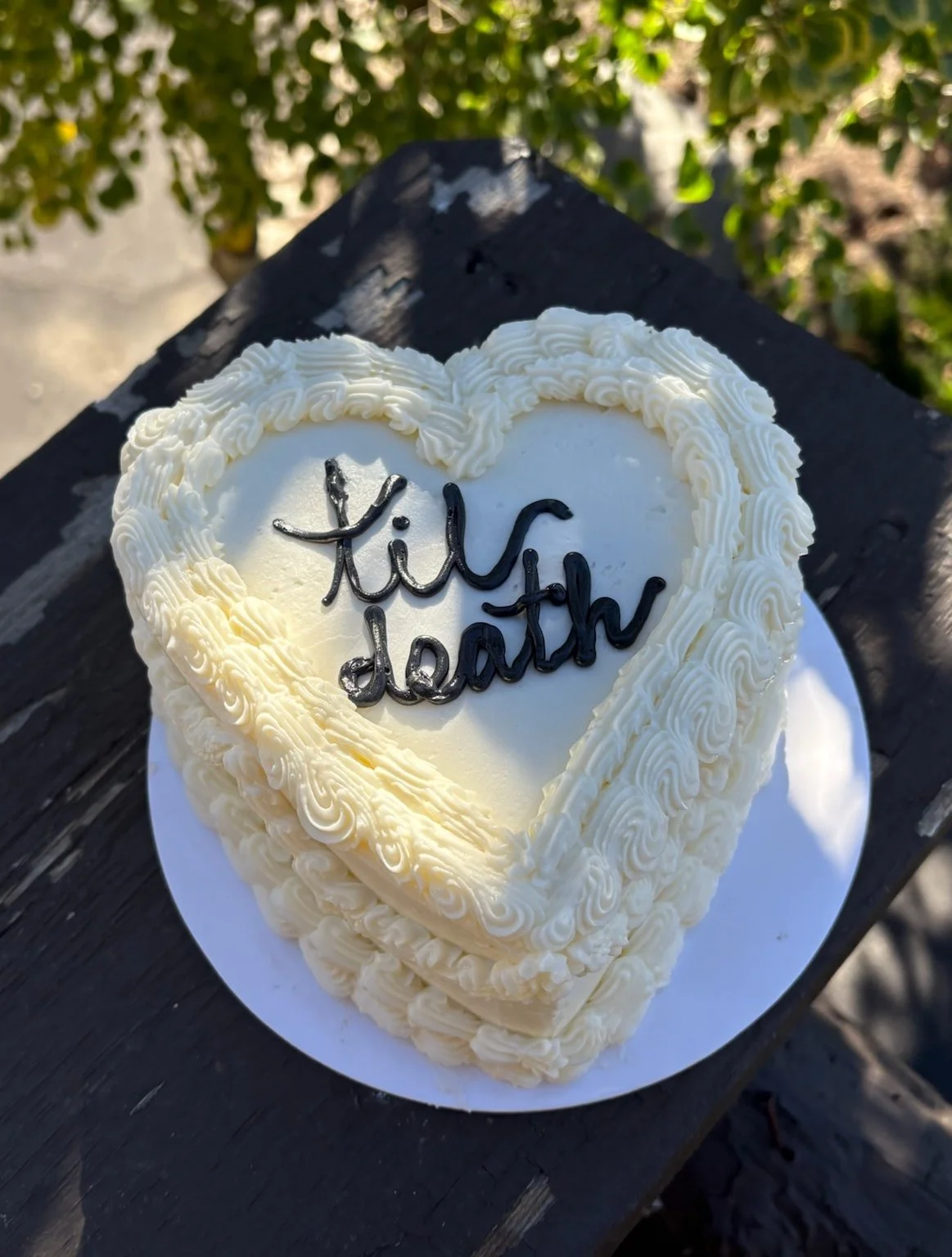 &quot;Till death do us part&quot; 🖤
✣ vintage-style wedding cake ✣