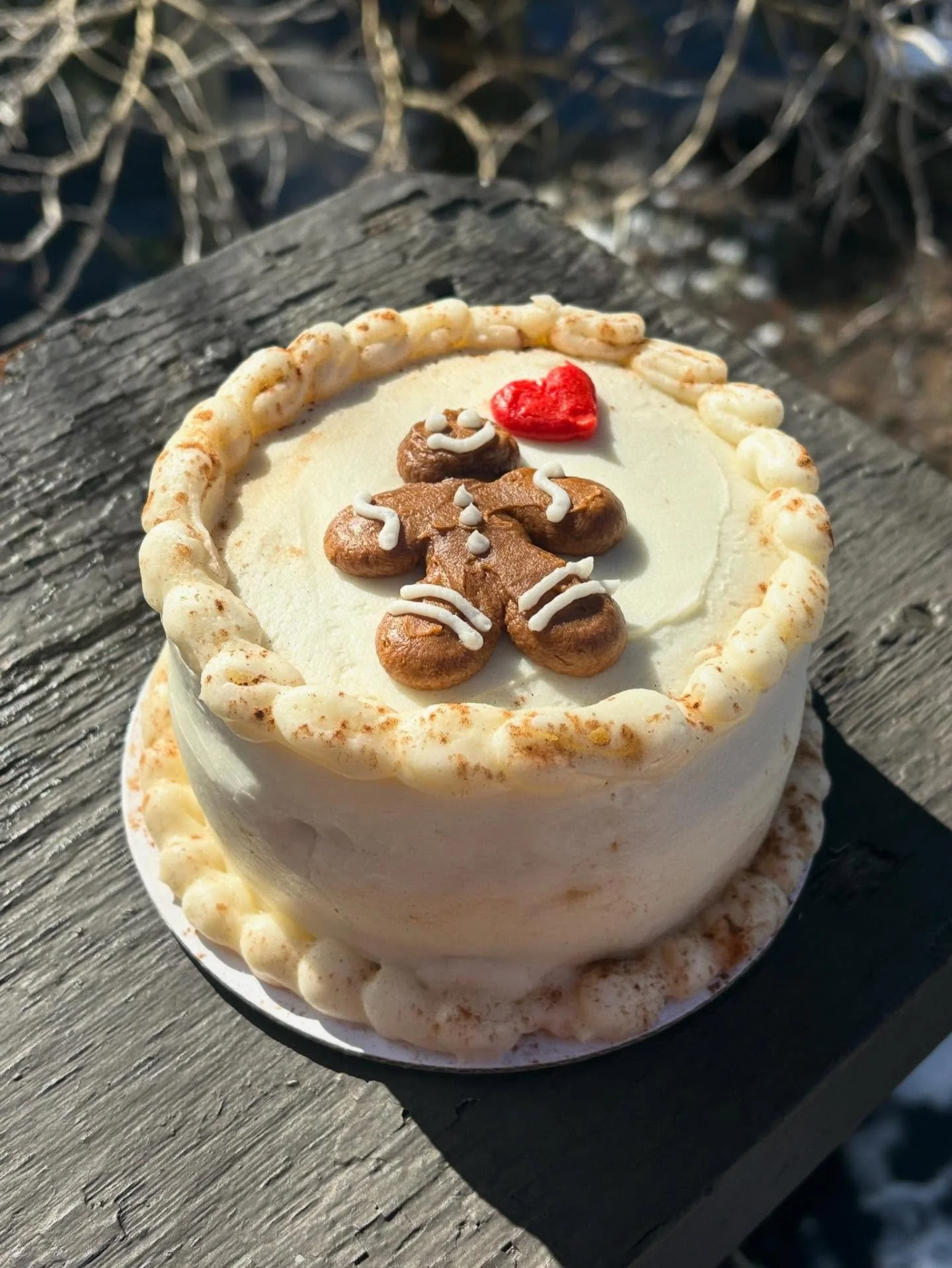 Holidays are right around the corner, get your gingerbread cake order in now✨

Having a party? Don&rsquo;t forget the cake + cookie combo deal where you get $15 off when you order any cake + a dozen cookies🎂🍪