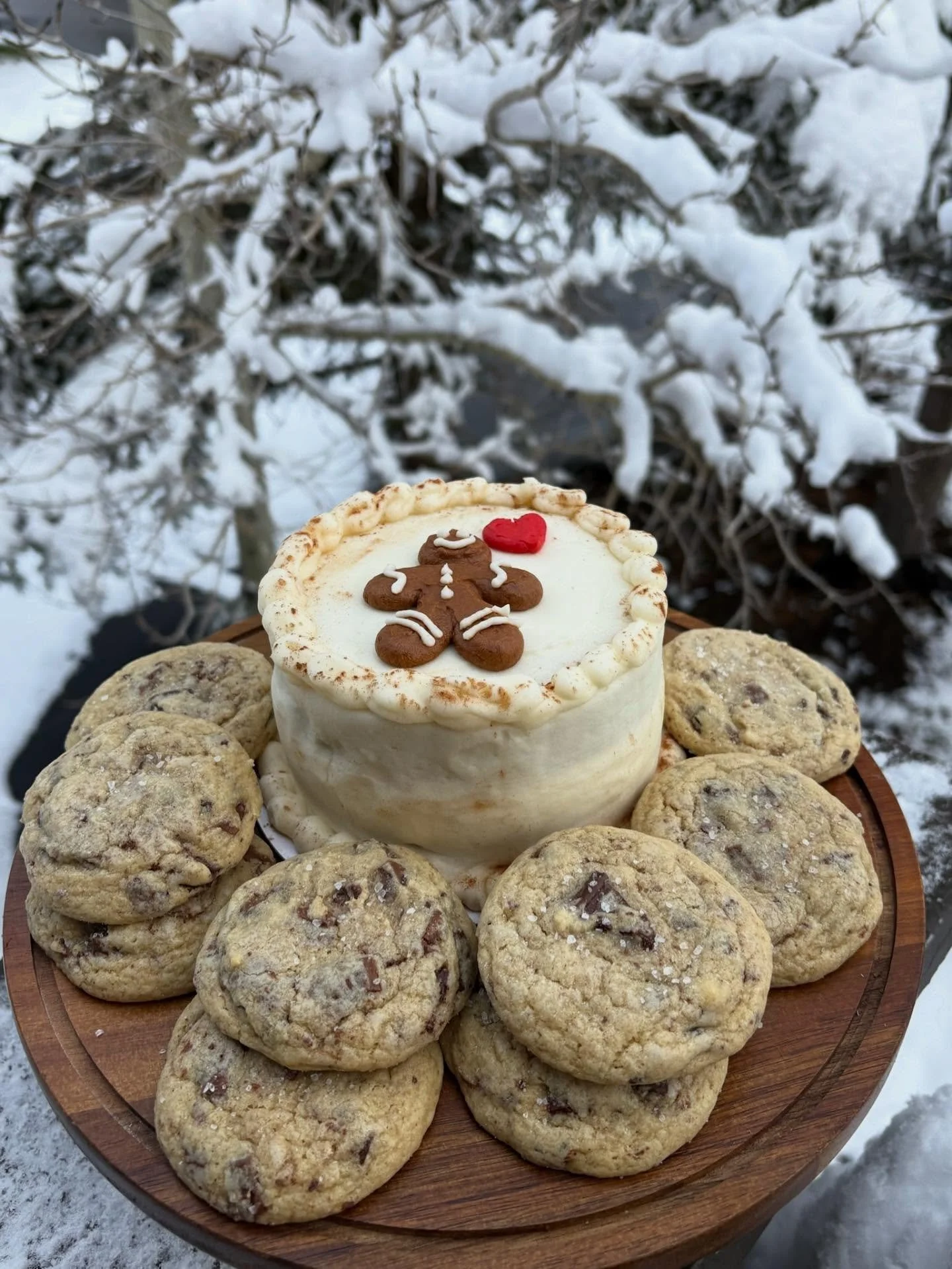 The only thing better than cake is&hellip; cake and cookies!

For the month of December, anytime you order a cake and a dozen cookies, get $15 off!✨