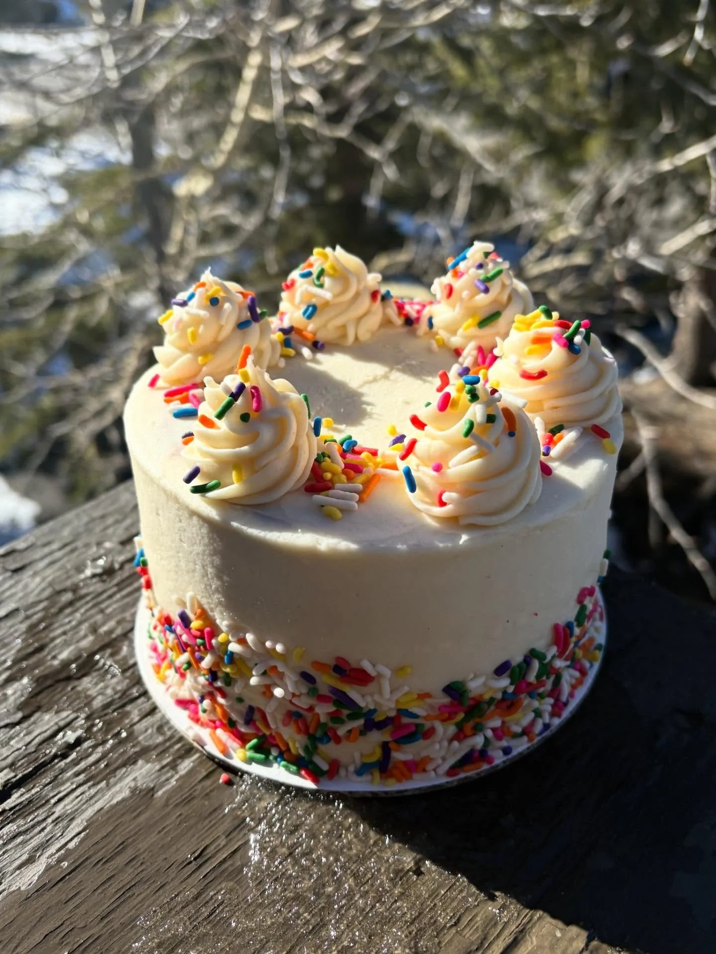 2 weeks left to order the flavor of the month&hellip; Confetti🎉

A timeless classic, not too sweet and perfect for all ages🎂