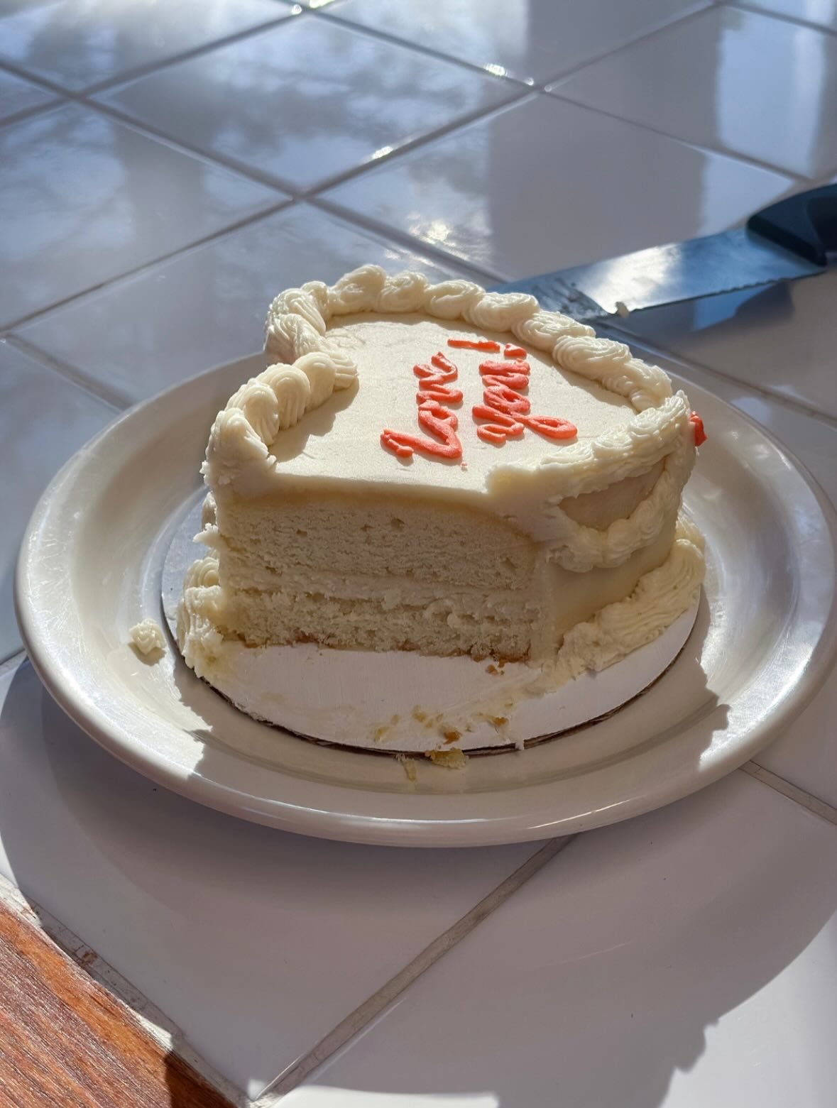 Your valentine called&hellip; and they want cake!🍰

Whether they prefer a rich dark chocolate with a sweet strawberry frosting or a timeless vanilla bean, you can have your cake and eat it too!✨

Claim this Valentine&rsquo;s Day Special at JuliaEveB