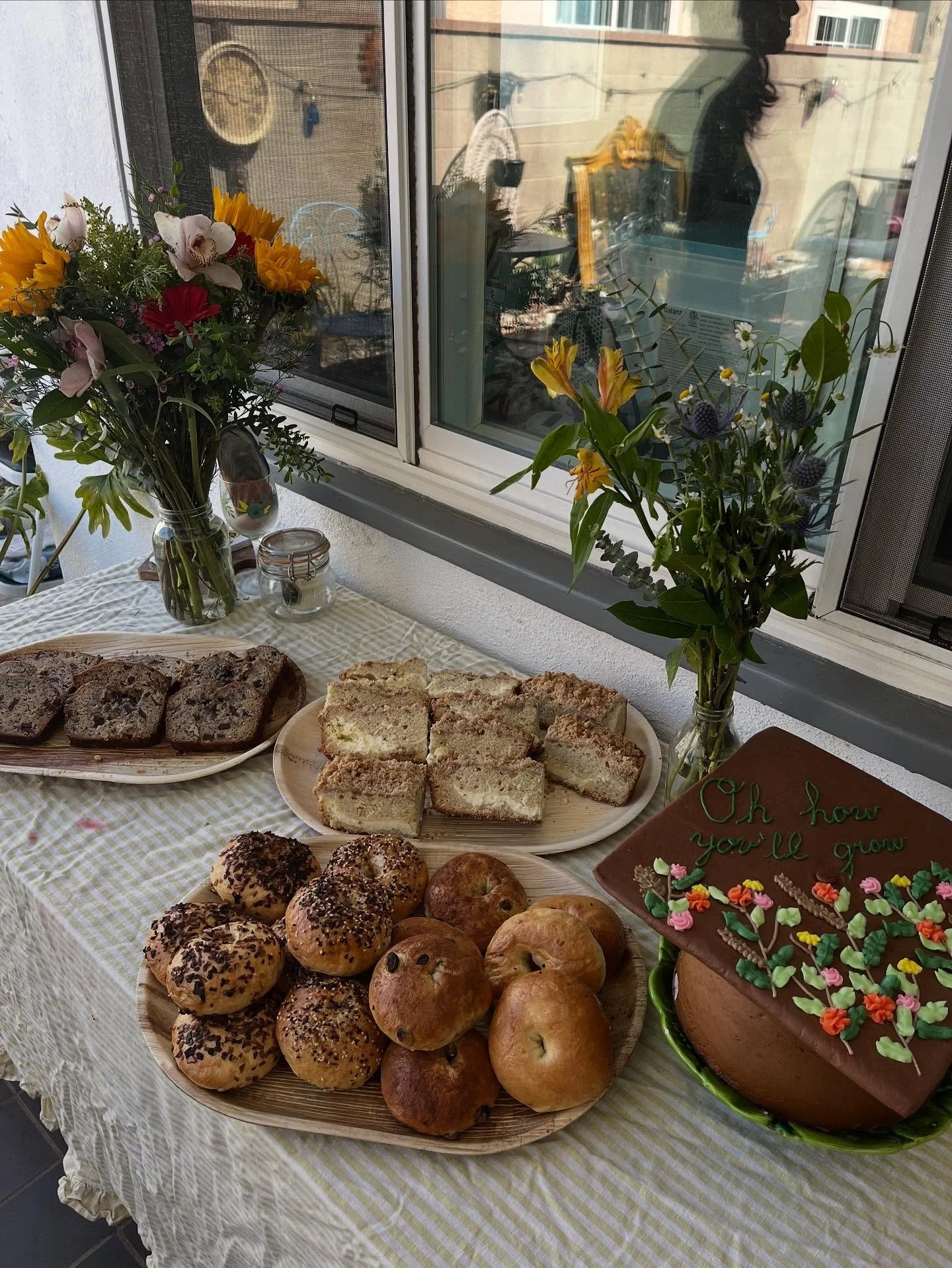 Hosting a party and looking to add some variety for dessert? Look no further!🌷

Design your own dessert table to allow guests to choose what they&rsquo;d like! Want to include your favorite sweet treat or something you know will be a crowd pleaser? 