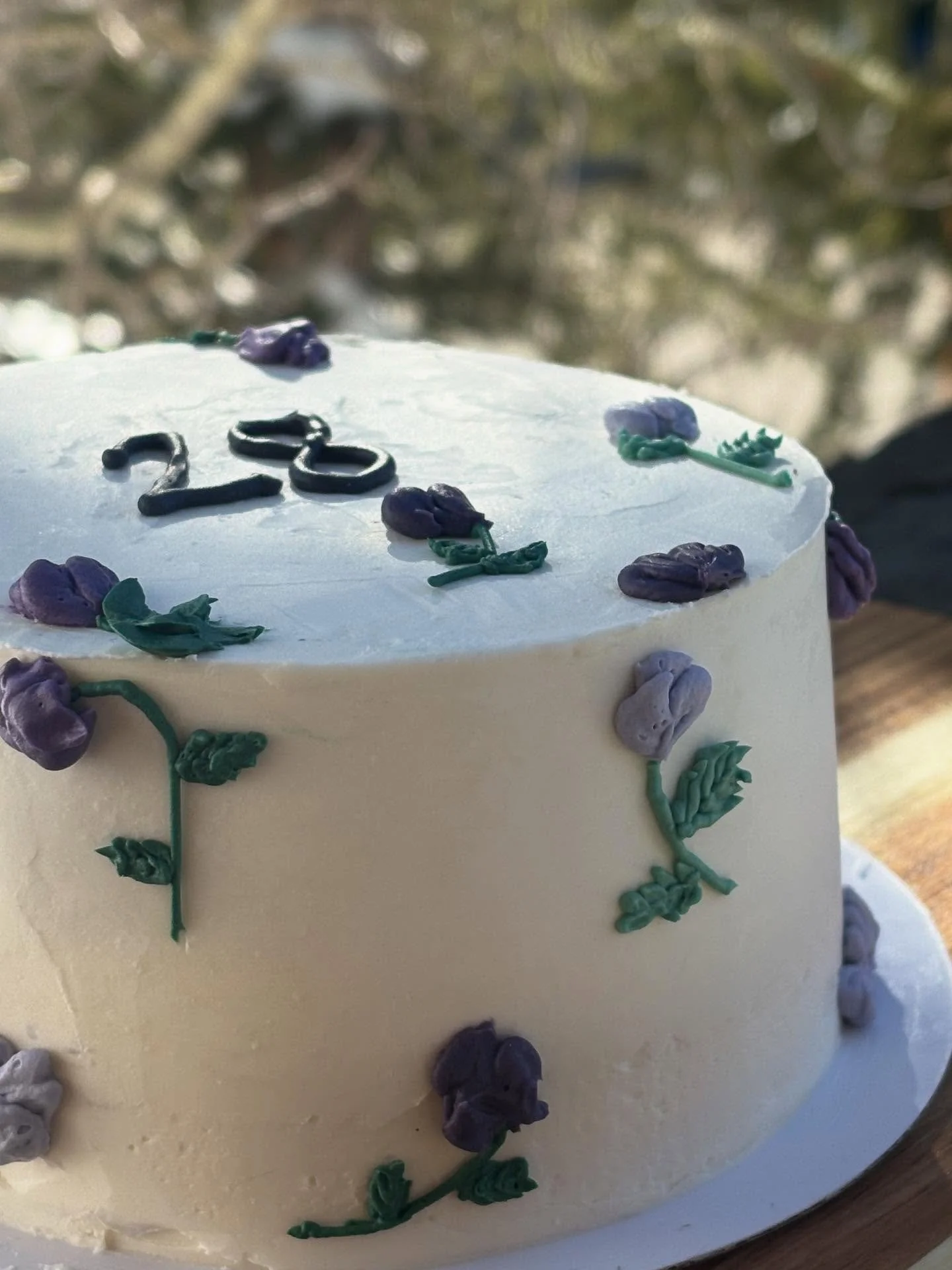 A simple yet sweet cake to ring in a new year🌹✨