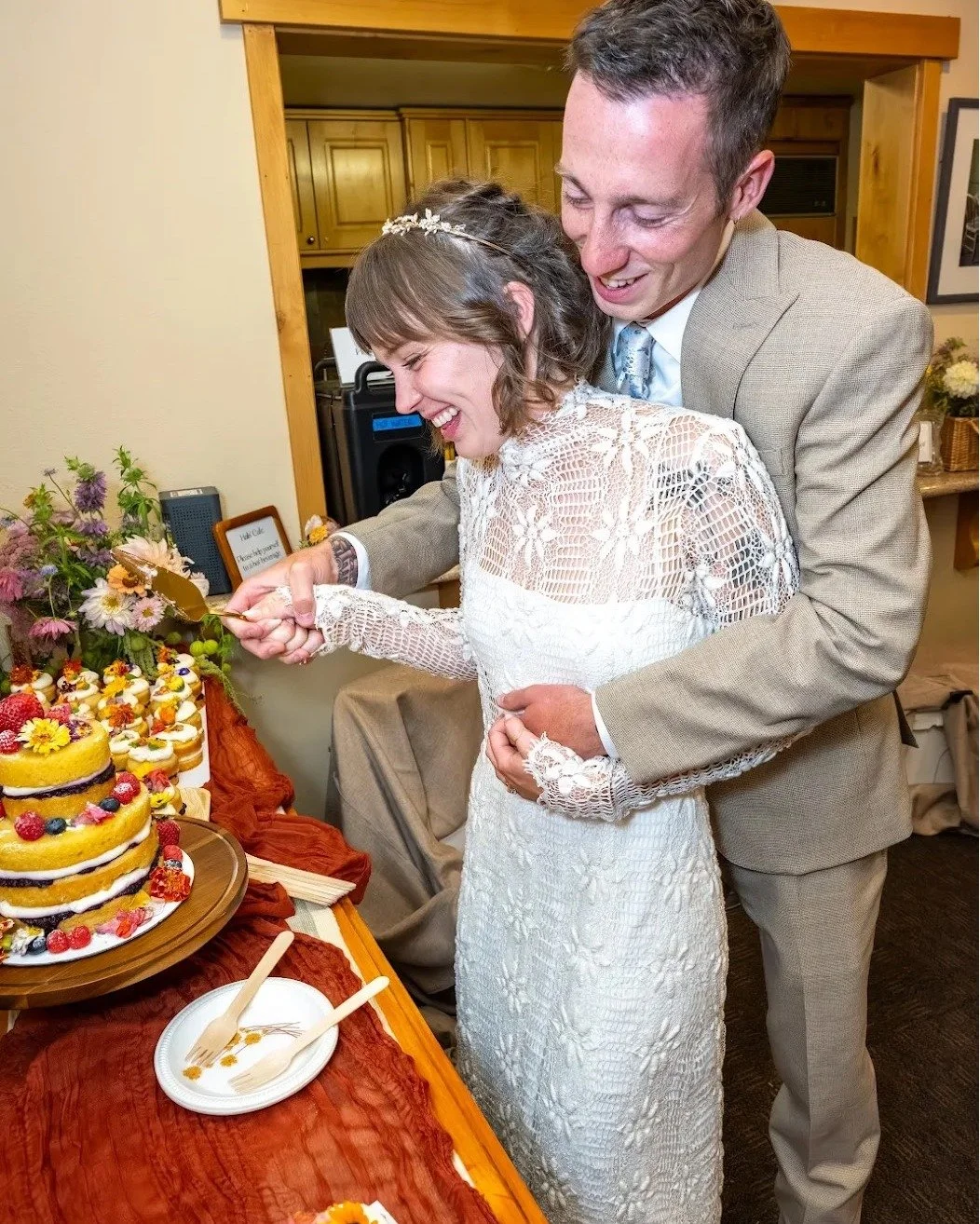 The best part of the wedding is obviously the cake cutting, right? 

Loved creating this edible flower design for such a sweet moment.
Booking 2026 weddings ✣ Mammoth, Bishop &amp; June.