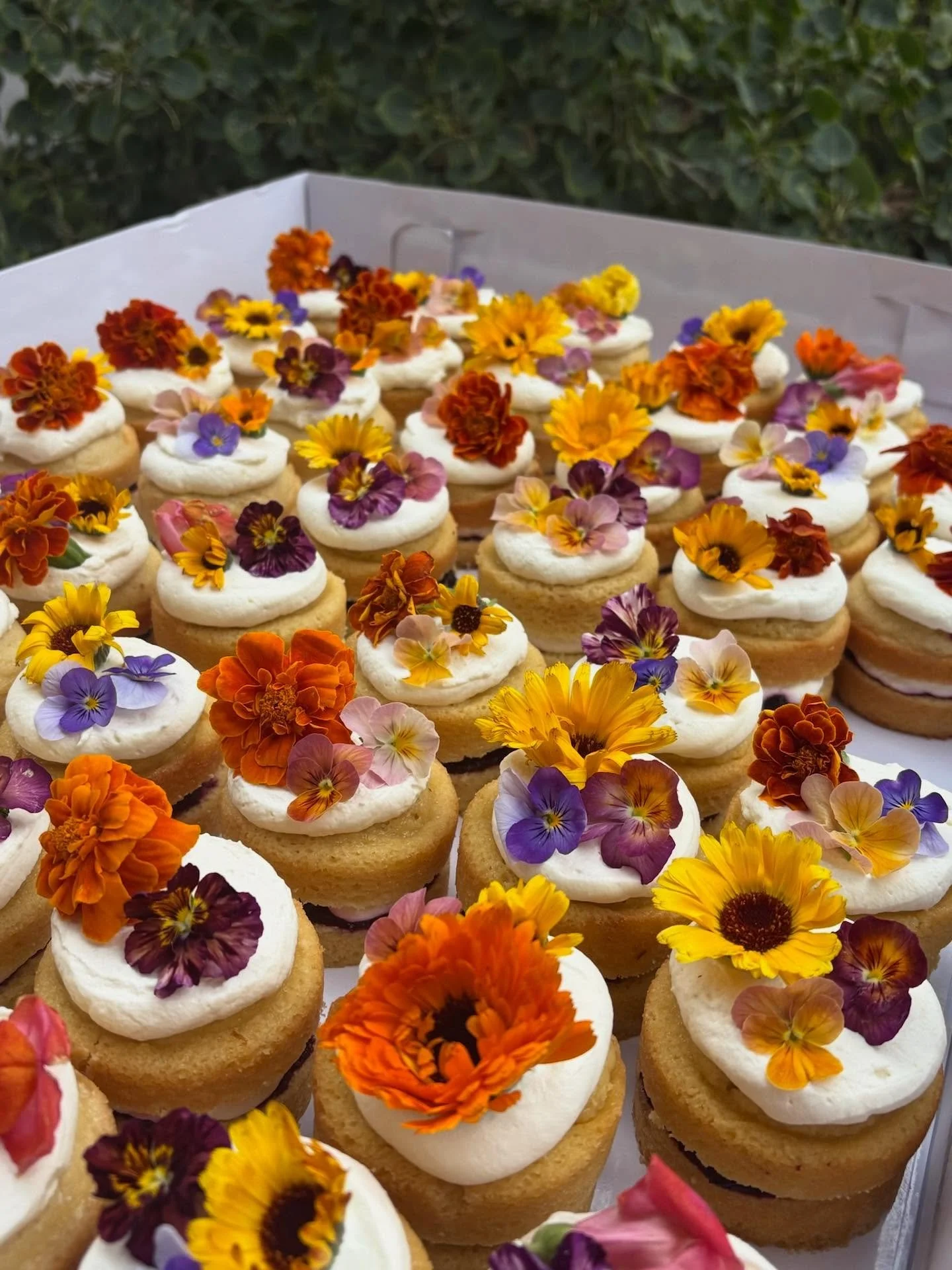 May rings in one of my favorite times of the year&hellip; wedding season!💍💐

Can&rsquo;t wait to make more beautiful cakes for people&rsquo;s special days🎂