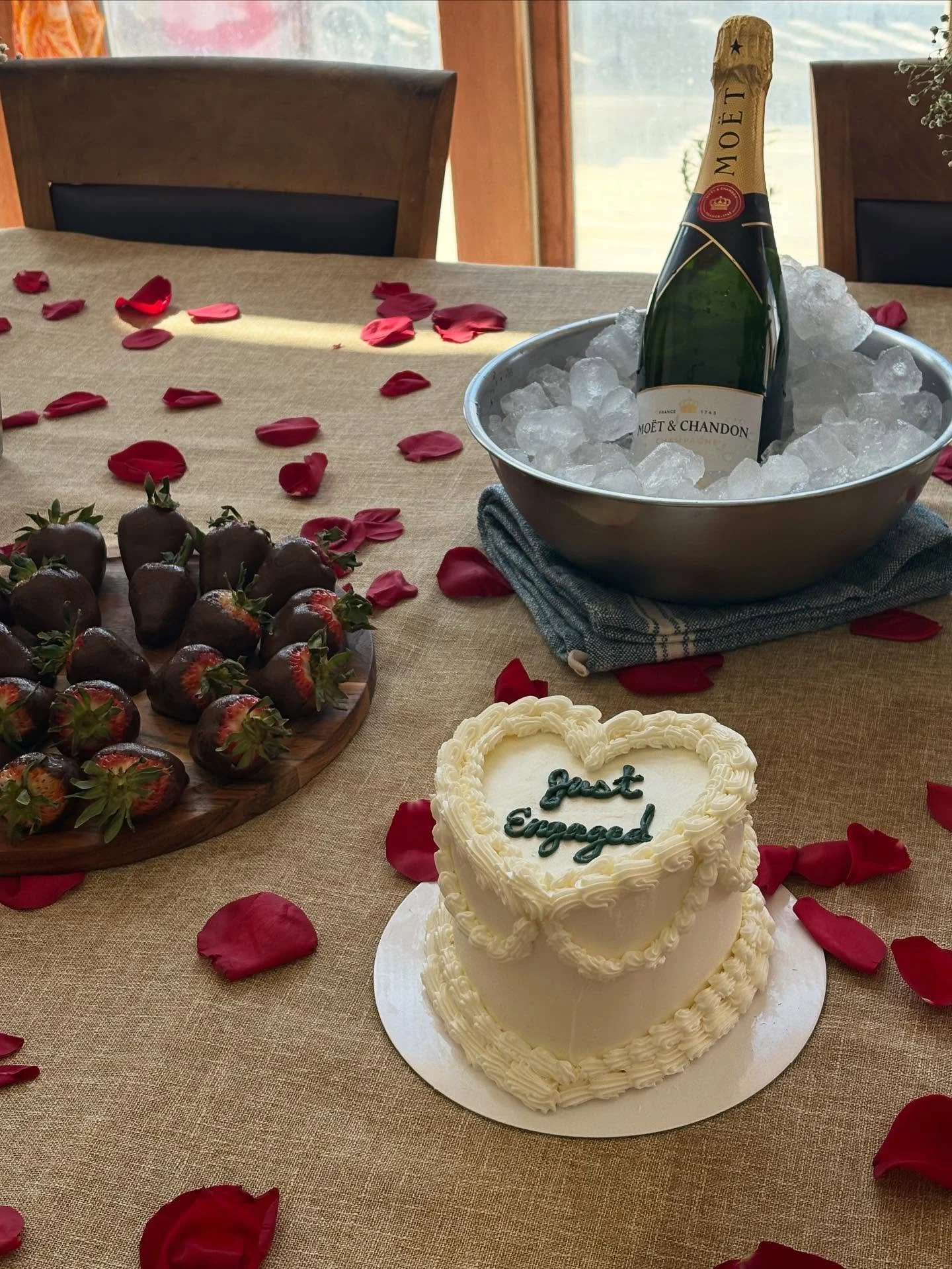 The perfect addition to any occasion!💌

Order yours now at JuliaEveBaking.com✨