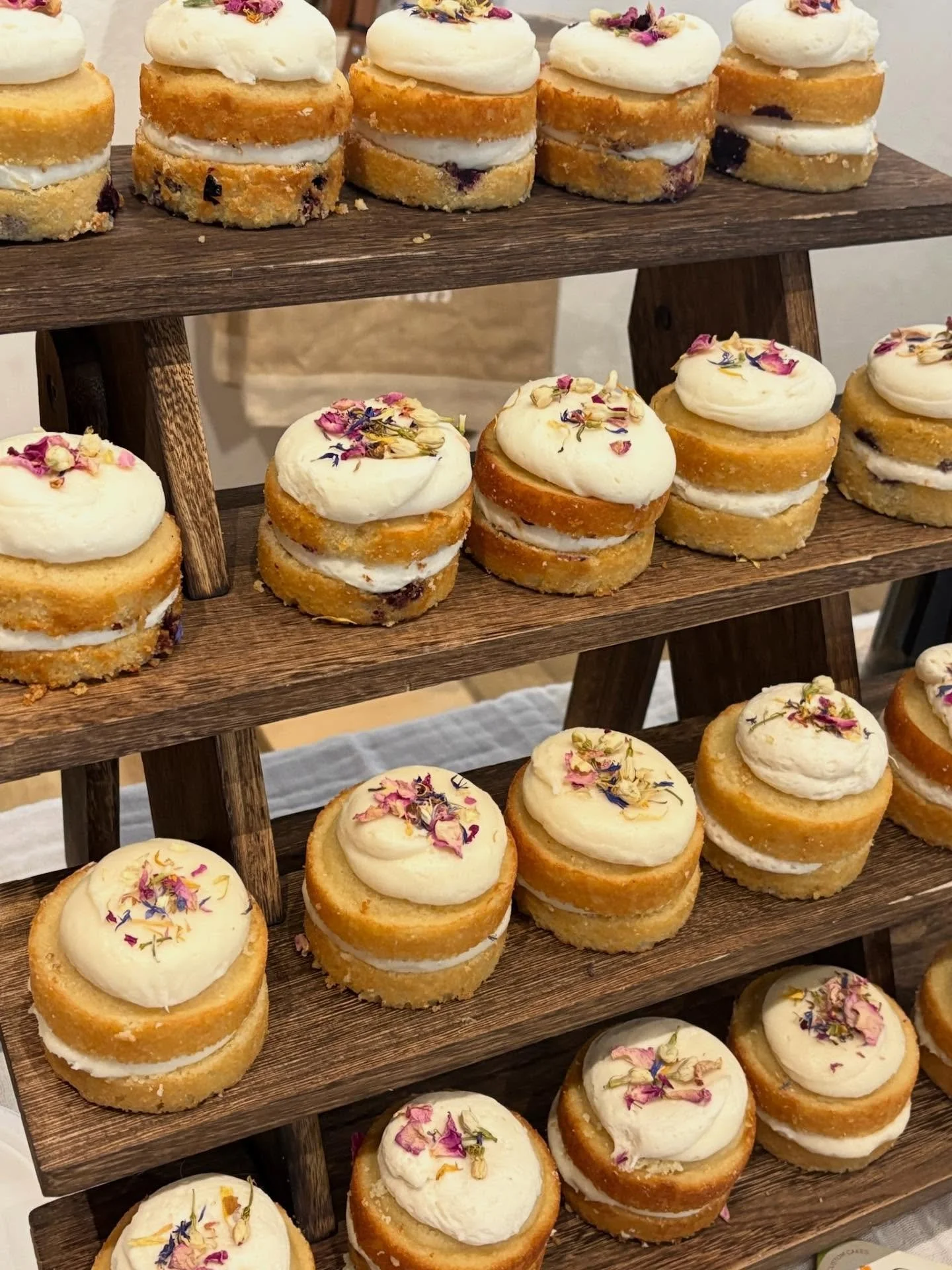 Mammoth Mercantile X Julia Eve Baking Event🌷🍰

One of my favorite parts of running a business in a small town is collaborating with other local businesses! These mini cakes made an adorable addition to an already amazing Mother&rsquo;s Day party ho