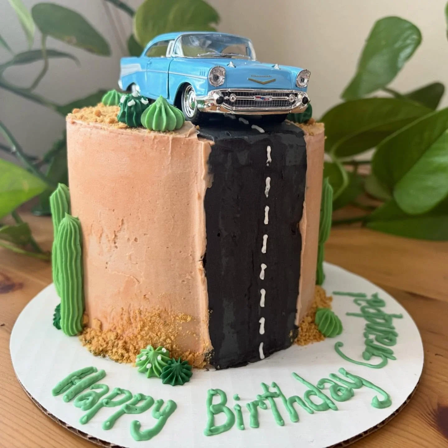 Celebrate your dad/father figure with a cake🎂

Father&rsquo;s day is right around the corner and who doesn&rsquo;t deserve a cake for their special day🎁

Get your order in early at JuliaEveBaking.com🌷