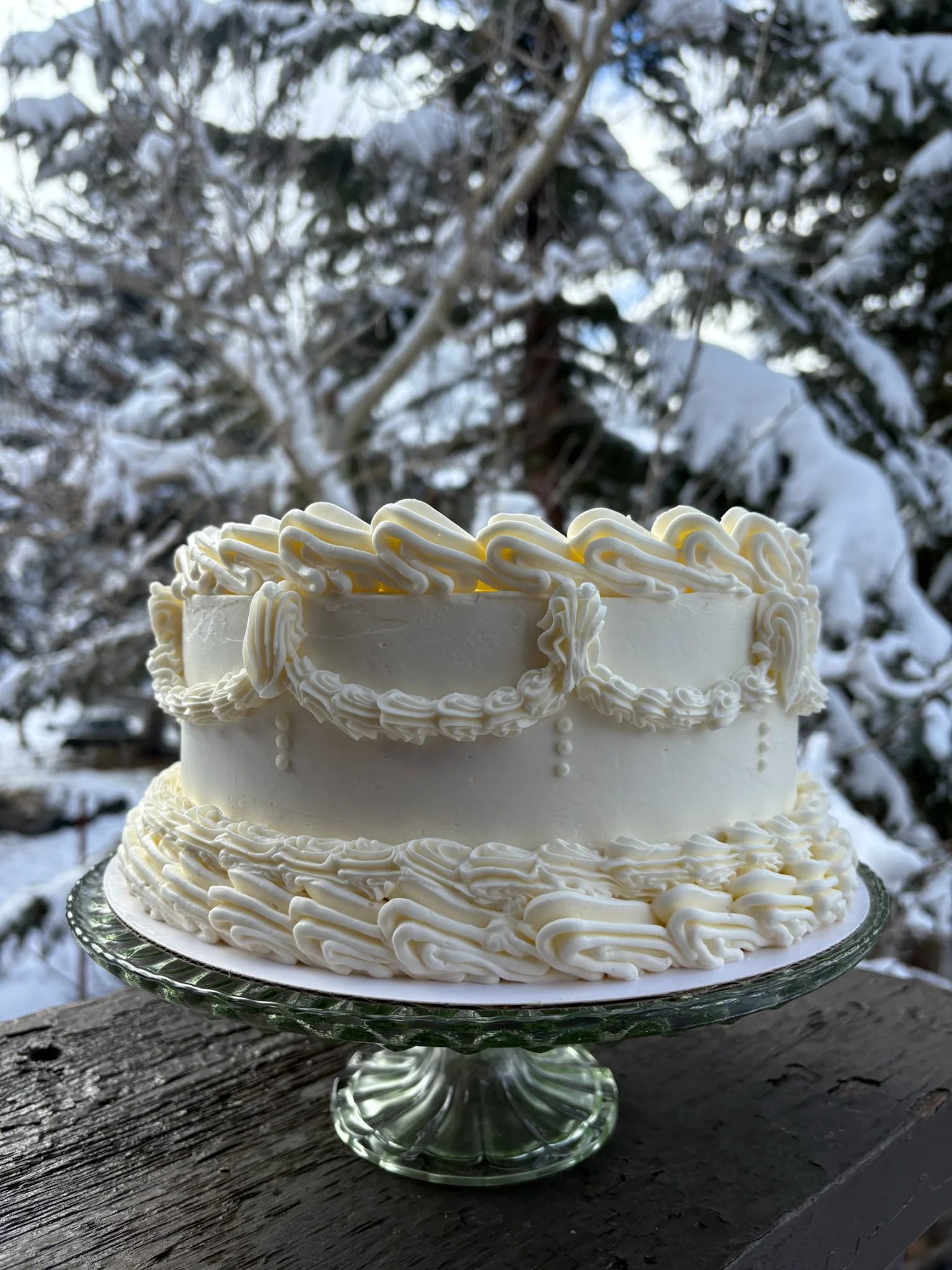 Vintage Style Wedding Cake for Winter Wedding in Mammoth Lakes, CA
