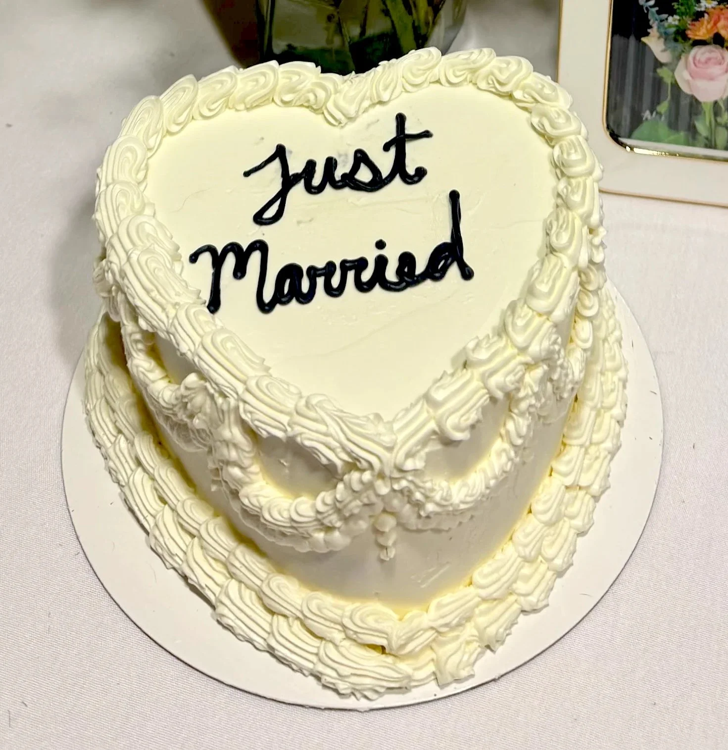 Just Married Cake copy.jpg