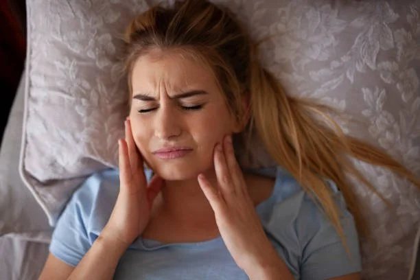 您的頭痛會不會是源自下顎？一則顳顎關節（TMJ）病例研究