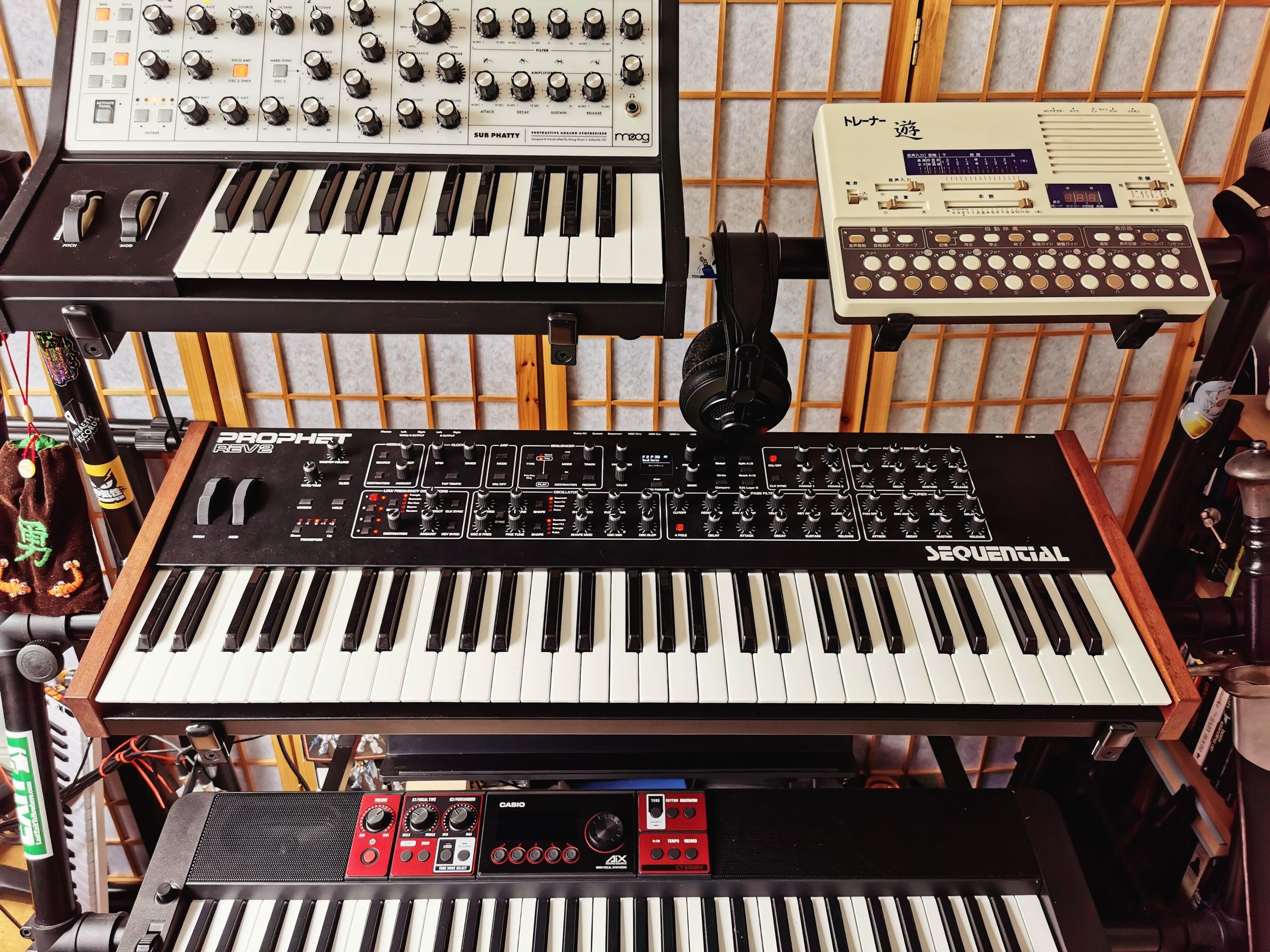 gear - 1 - stand synths.jpg