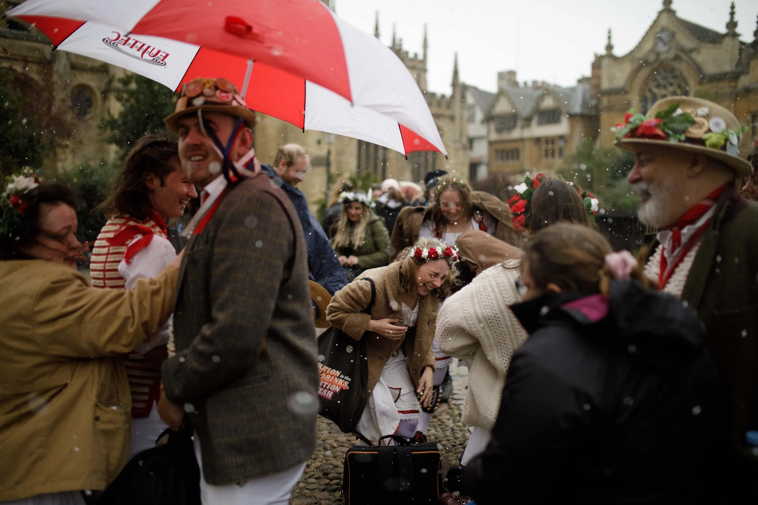 Watchers of the folk dancing performance put up umbrellas to shield themselves from the hail downpour. The Oxford Folk Festival graces the streets of the city. Radcliffe Square, Oxford. 11th APRIL 2026
(Credit: Charlie McCaldwell / Story Picture Agen