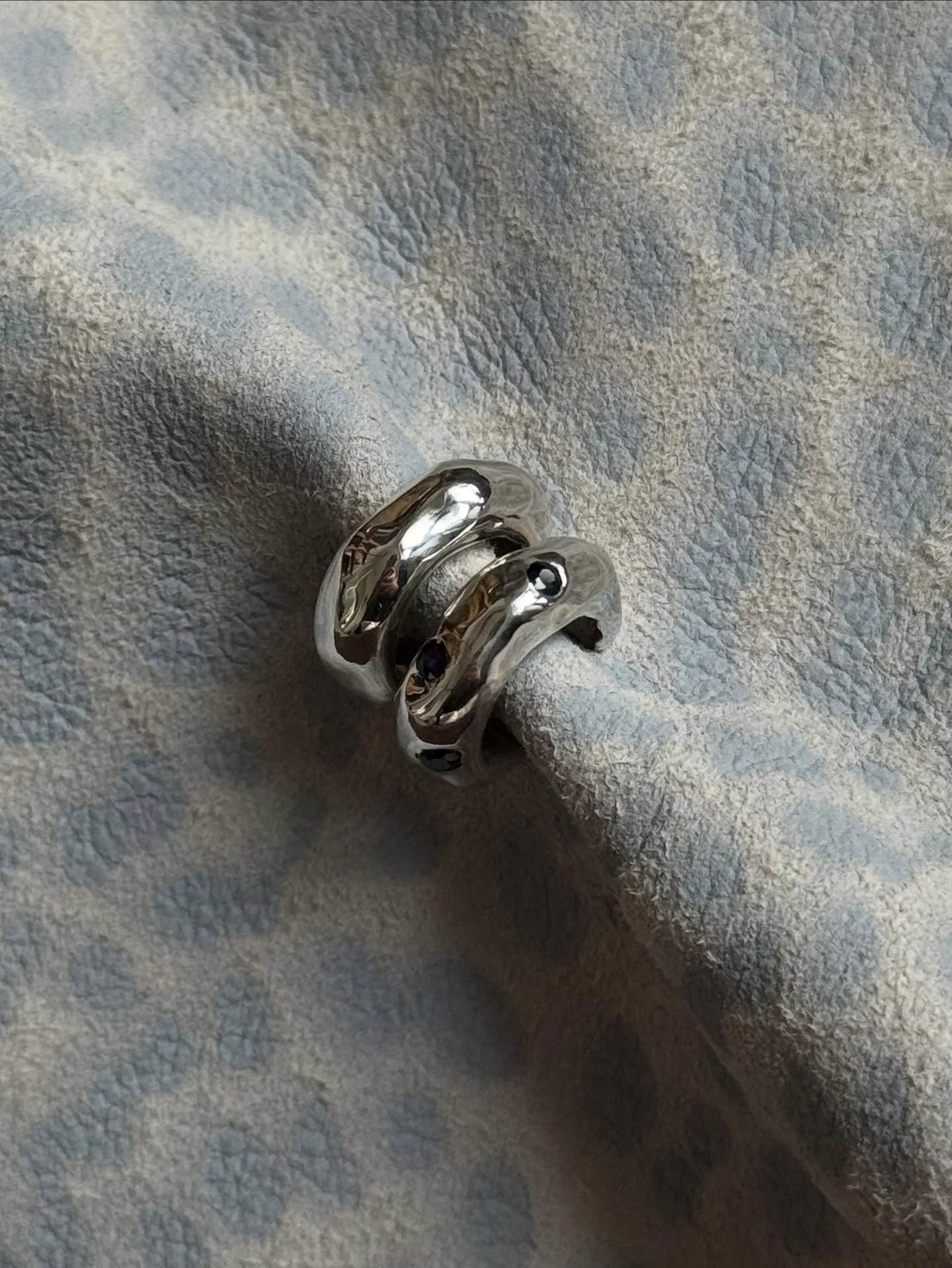 Earcuffs in silver &amp; blue sapphires ✨