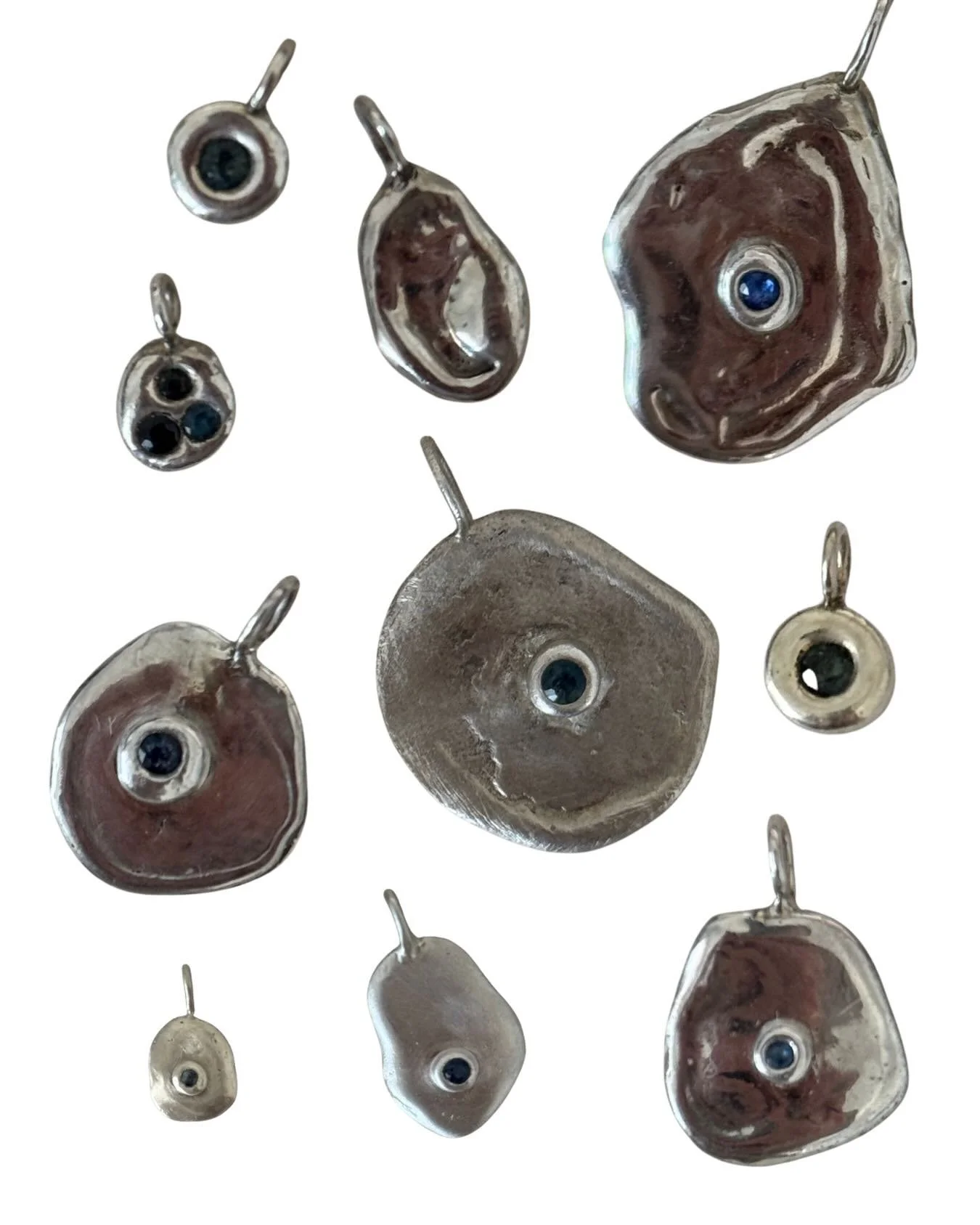 A quiet echo of the sapphire sky

Pendants - Silver &amp; blue sapphire