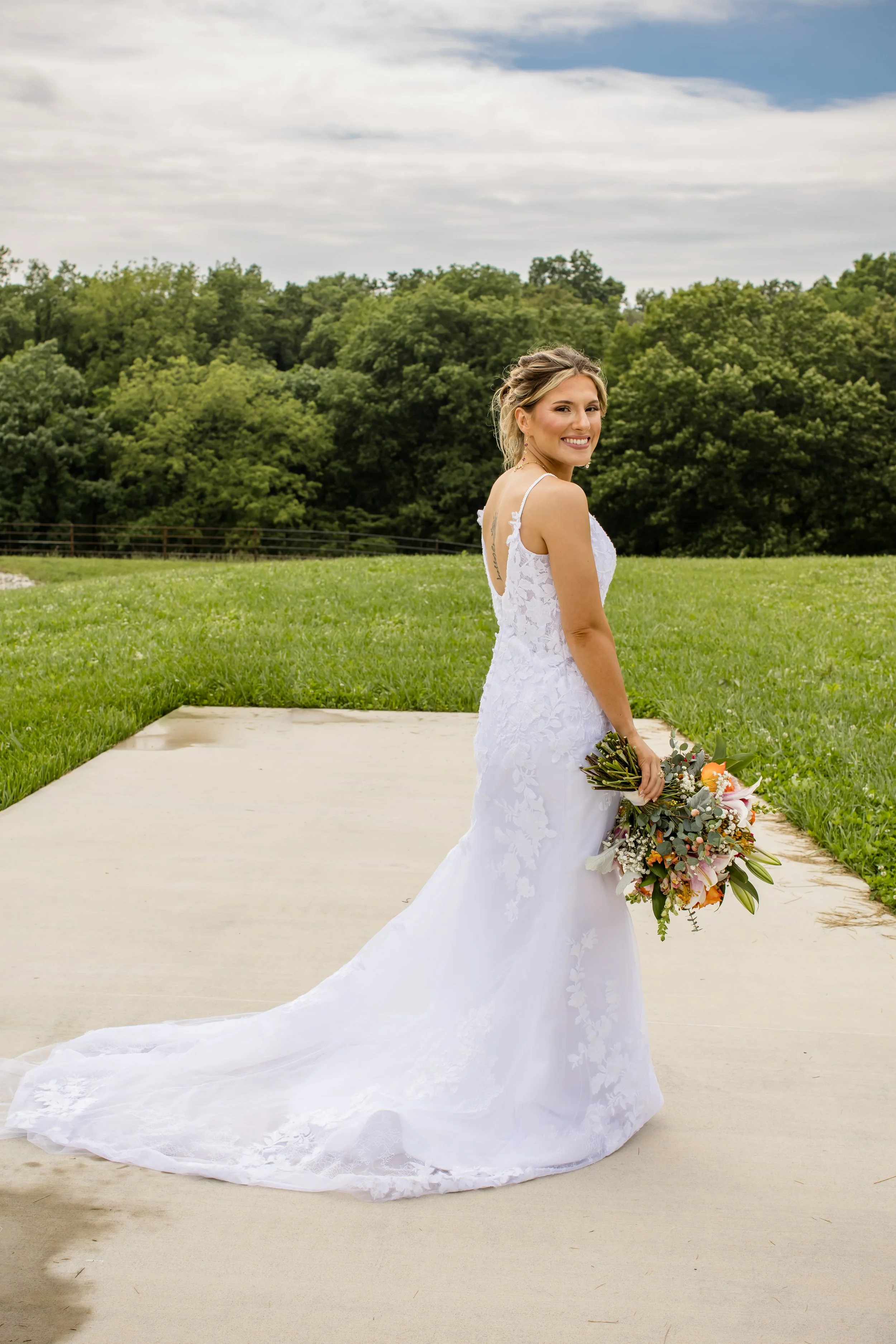 Wedding venues near Cameron MO with outdoor ceremony space