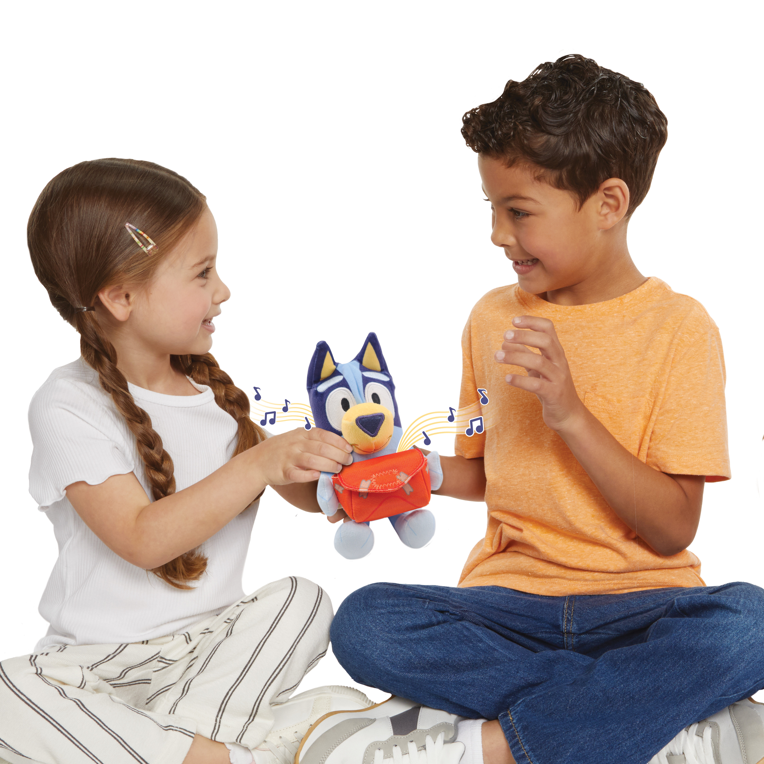 91591_Bluey_Pass the Parcel_Hot Botato Photo_WHITE.png