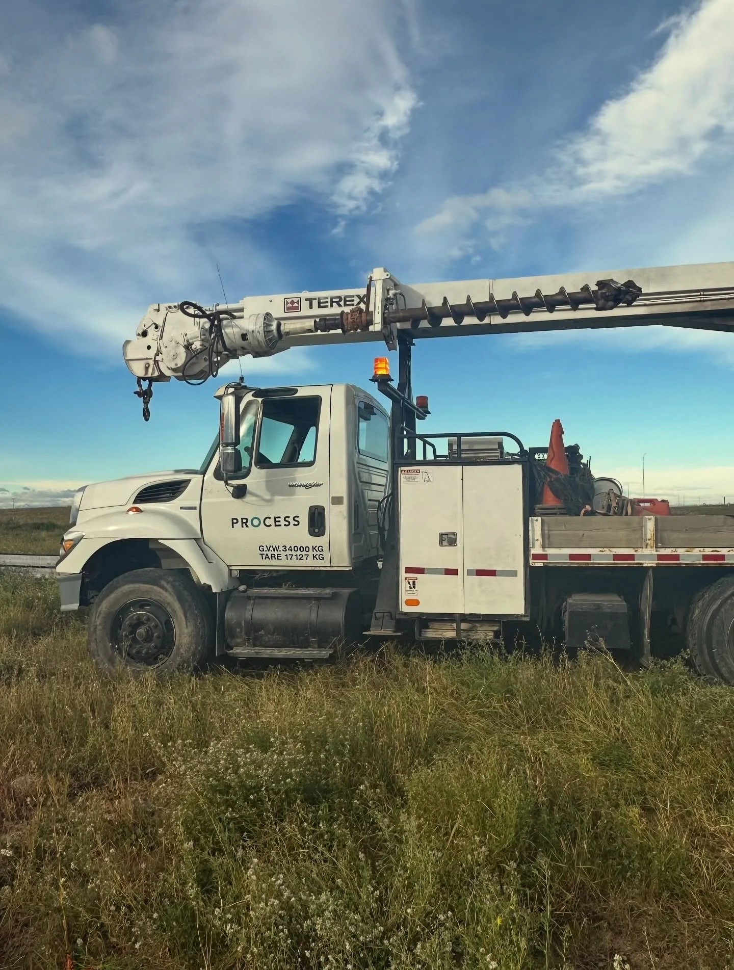 🚜💨 Big jobs need big tools - and we&rsquo;ve got them.
With our in-house auger truck, we can drill our holes faster, smarter, and more cost-effectively than any local competitor. No waiting, no outsourcing, just streamlined installs from start to f