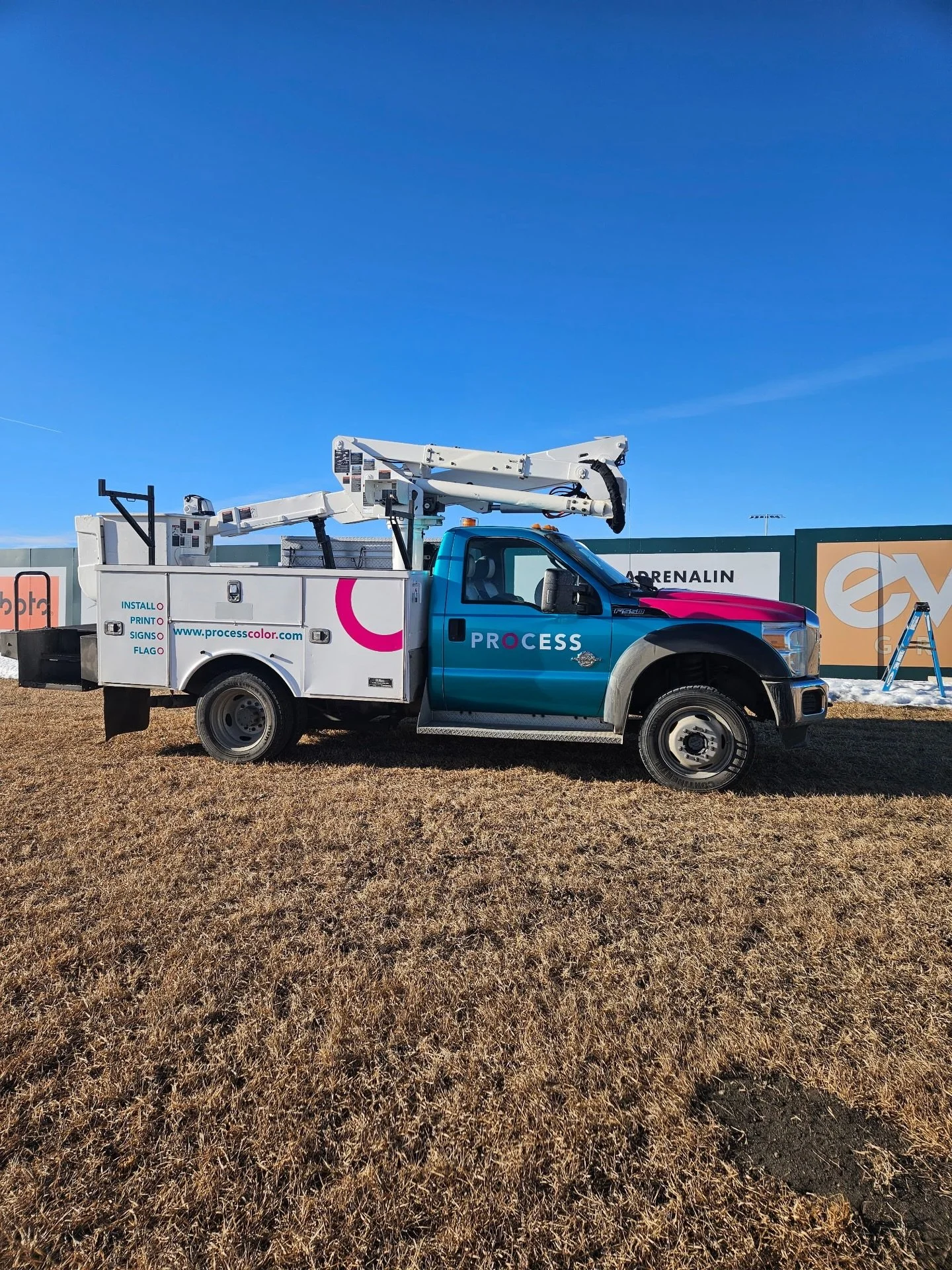 Out in the field doing what we do best 💪

Process truck wraps, turning heads long after they leave the shop.

Comment below👇 if you&rsquo;ve seen one of our wraps out in the wild!🚛

&bull;
&bull;

#vehiclewraps #orafol #oracal970ra #wideformatprin