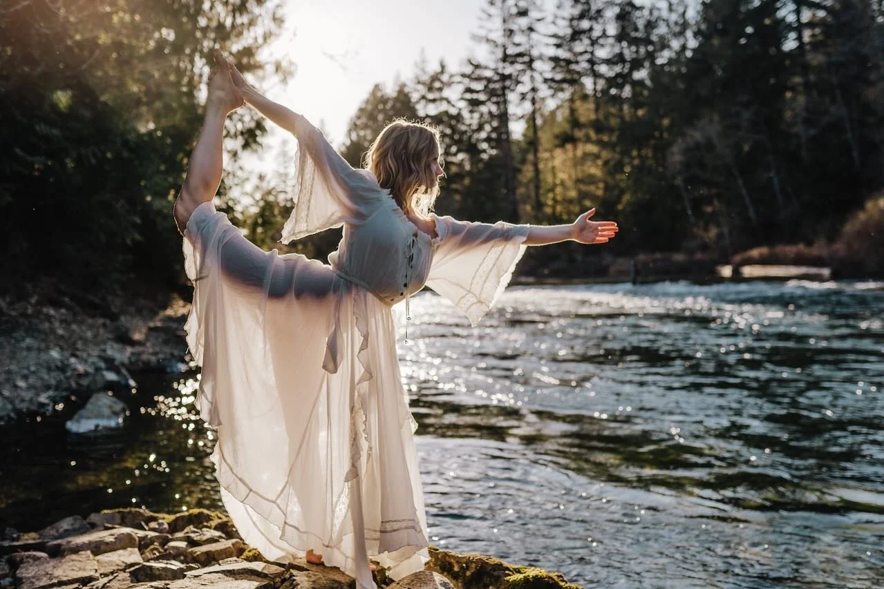 Bring it On 🏹🏹🏹 Action, announcements, alignment galore. Aires Season vibes setting my life on fire 🏹 Cannot wait to share and tell you all about it! 🌷🏹🔥🧘🏼&zwj;♀️

📸 @danielledubecampbell #glowholistics #spring2026 #makingmoves #alwayswitht