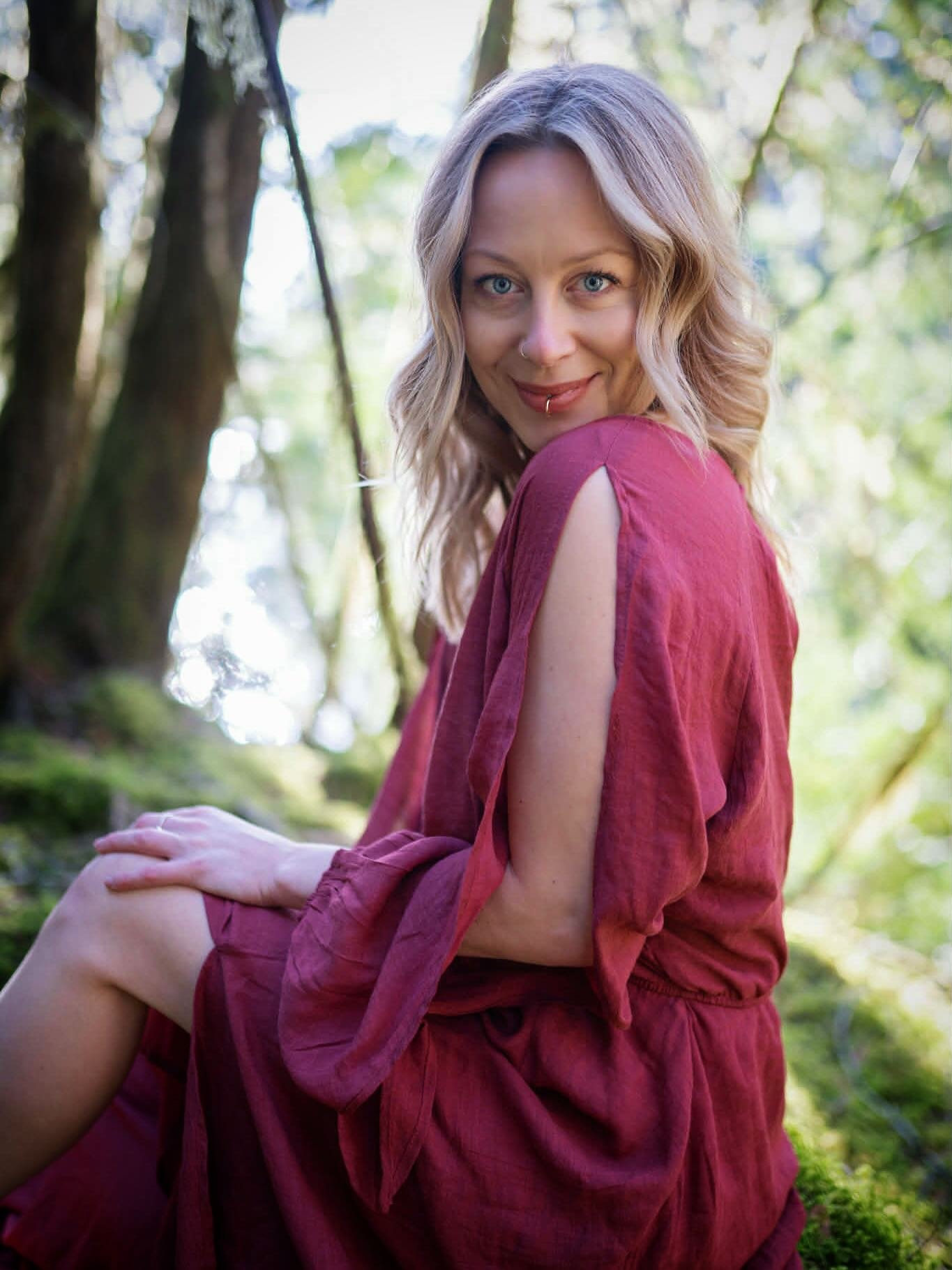 I was trying to think of something thoughtful to share here as a caption but honestly, all I want to do is add a photo for the cohesive sake of my grid so that&rsquo;s what I&rsquo;ll do 😉 Happy Friday! I love you! 

Glow Holistics is open for Spiri