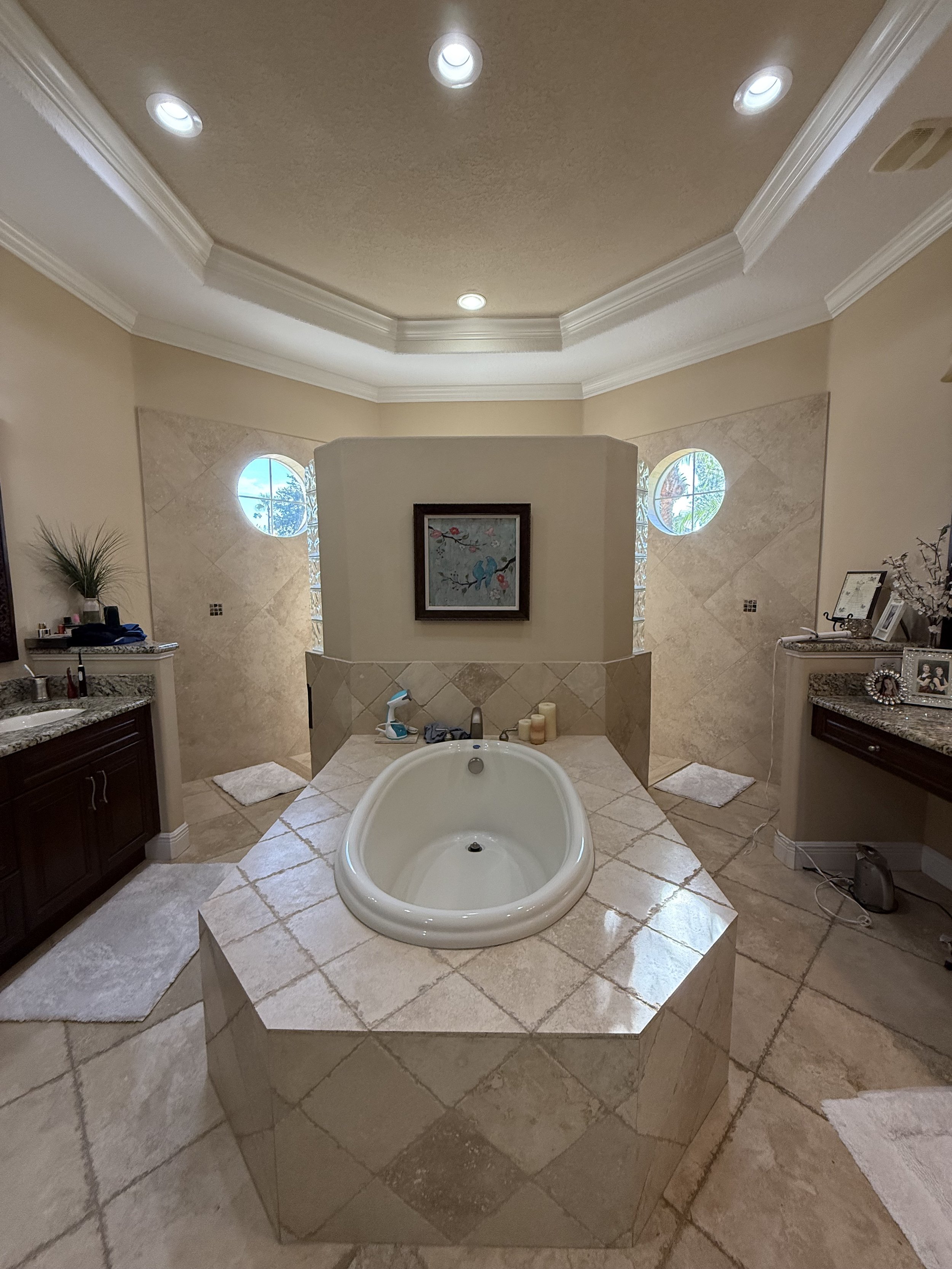 dated bathroom with large garden tub tiled in the center of the room