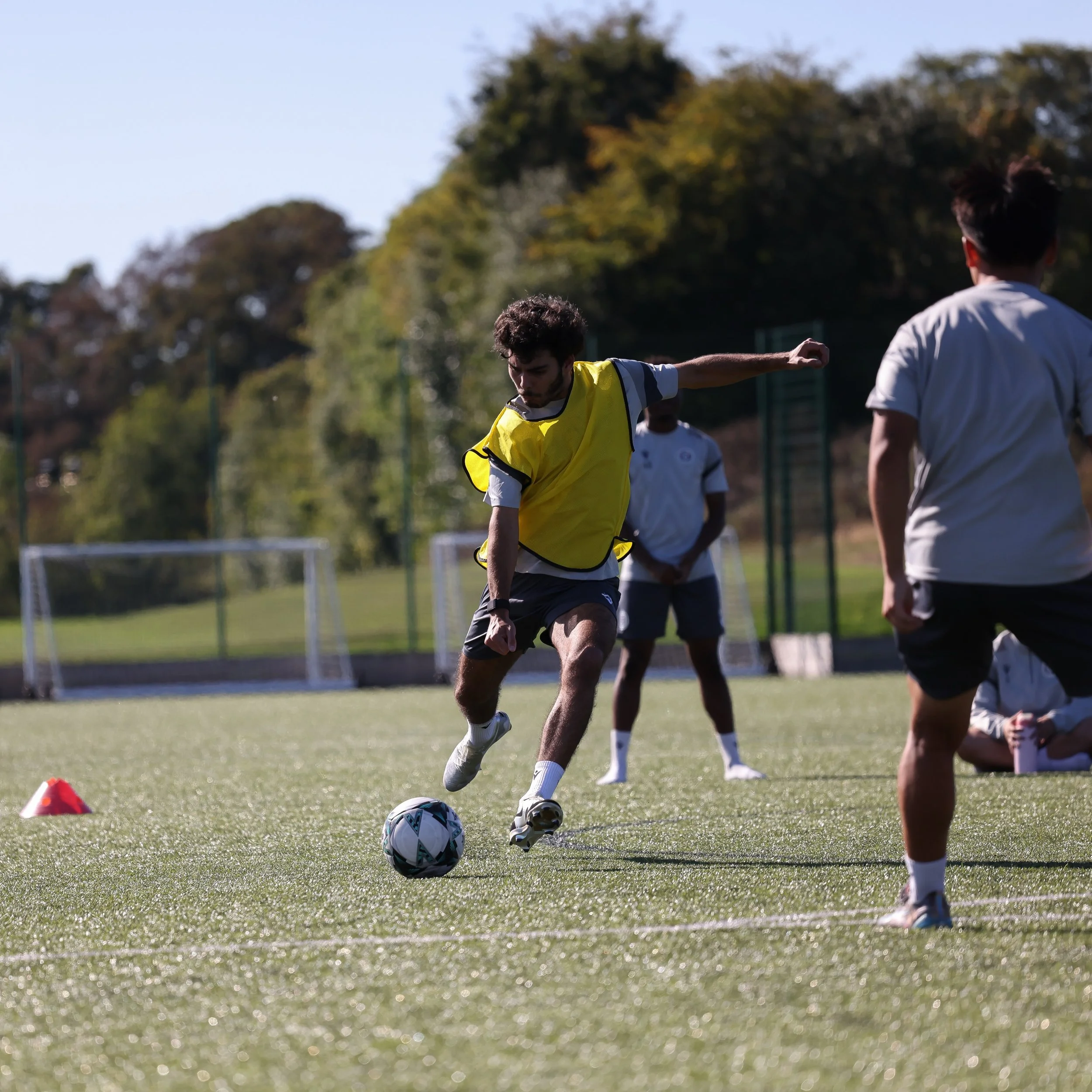 Final preparations in the autumn sun ☀️🍂

The lads put the work in today. Matchday tomorrow. ⚽️

#FootballTraining #MatchdayReady #SoccerTraining #CollegeSoccer #FootballDevelopment