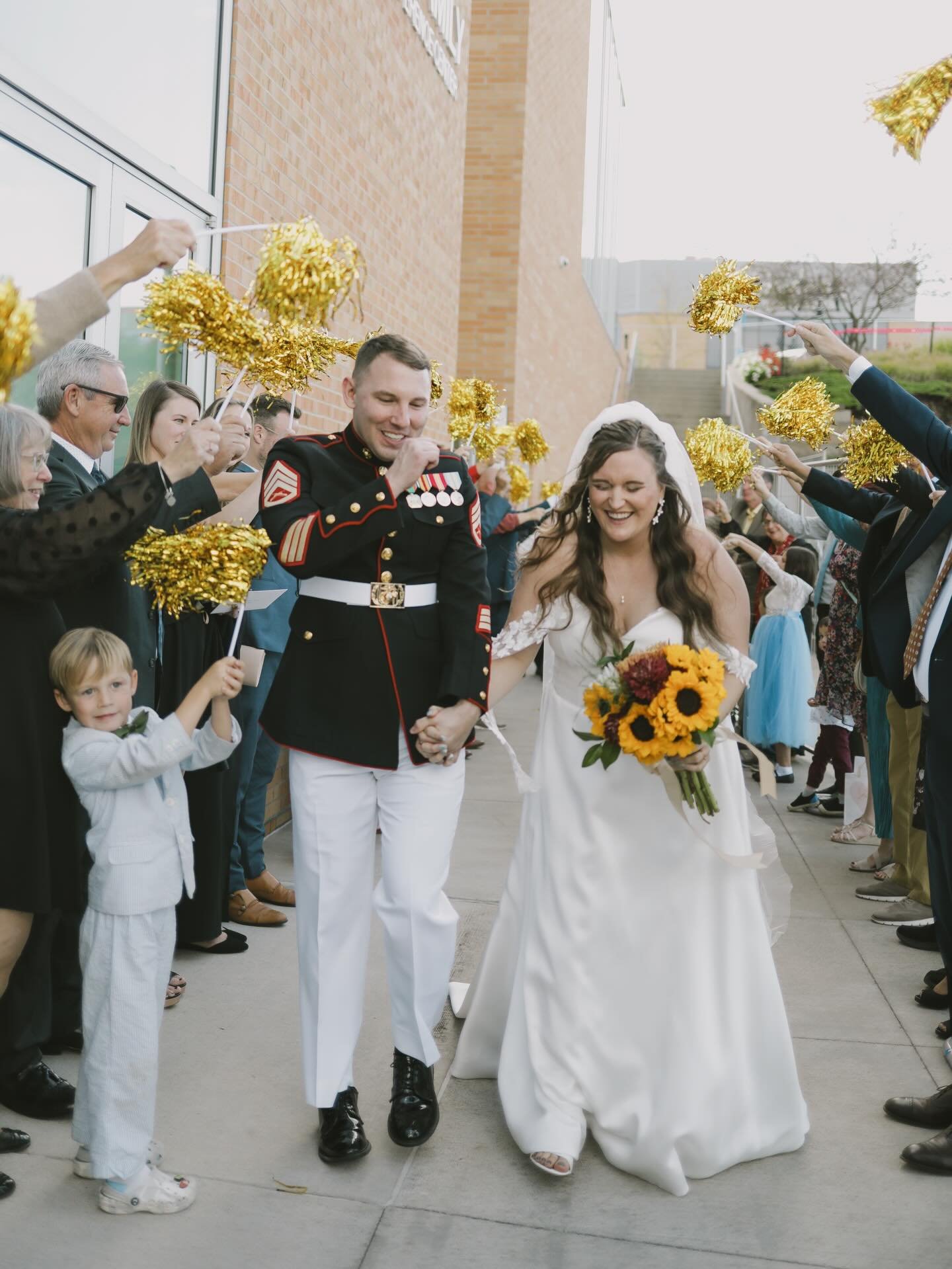 ✨I hope everyone had a spectacular new year!!✨
.
I loveee these exit photos from S&amp;D&rsquo;s wedding this October!! I&rsquo;ll be posting a reel of the whole day later on because there is just SO MANY fun photos from this day at the Pro Football 