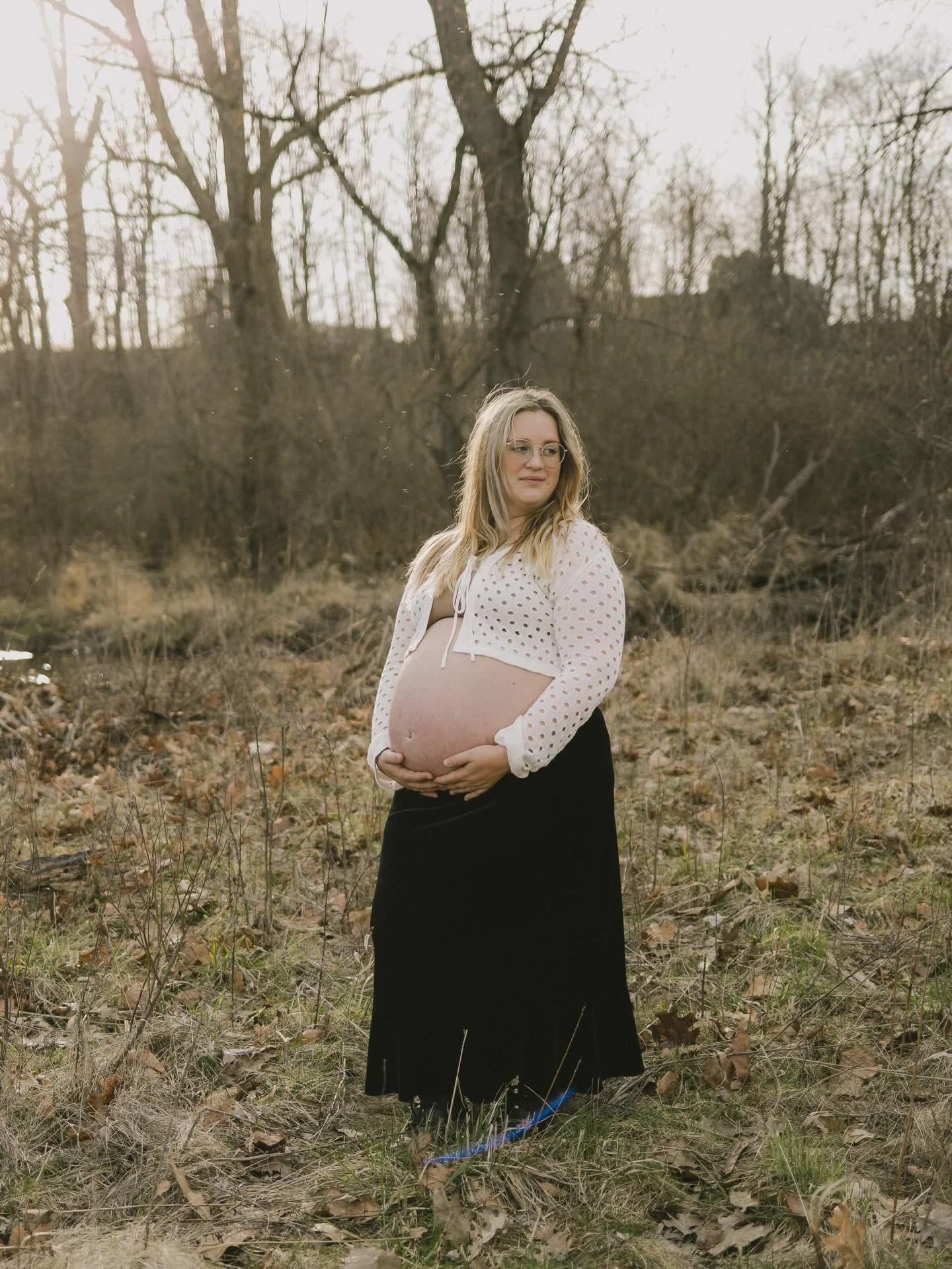 So excited to meet this little girl in the next 4 weeks 🤍✨
.
Also&hellip;..Doing your own maternity photos in the insane Ohio wind right now is harder than you&rsquo;d think 😂
.
On maternity leave till June! 🍼 Inquiries are still open if you are i