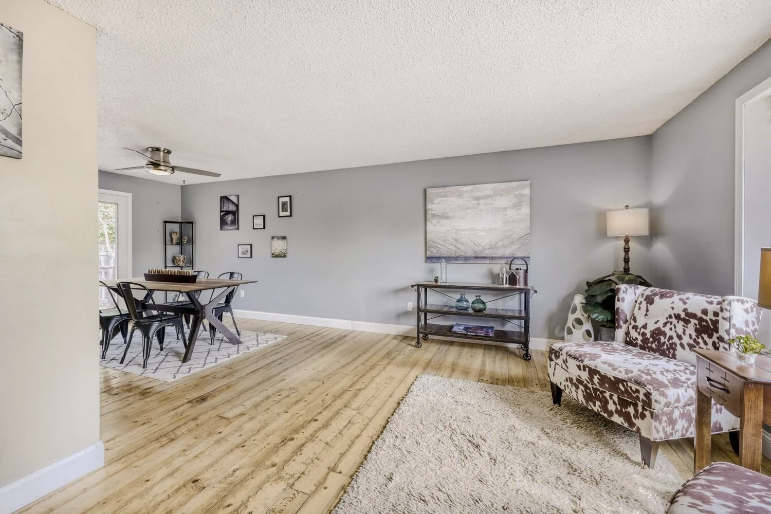 6893 gray circle - Web Quality - 004 - 04 Living Room.jpg