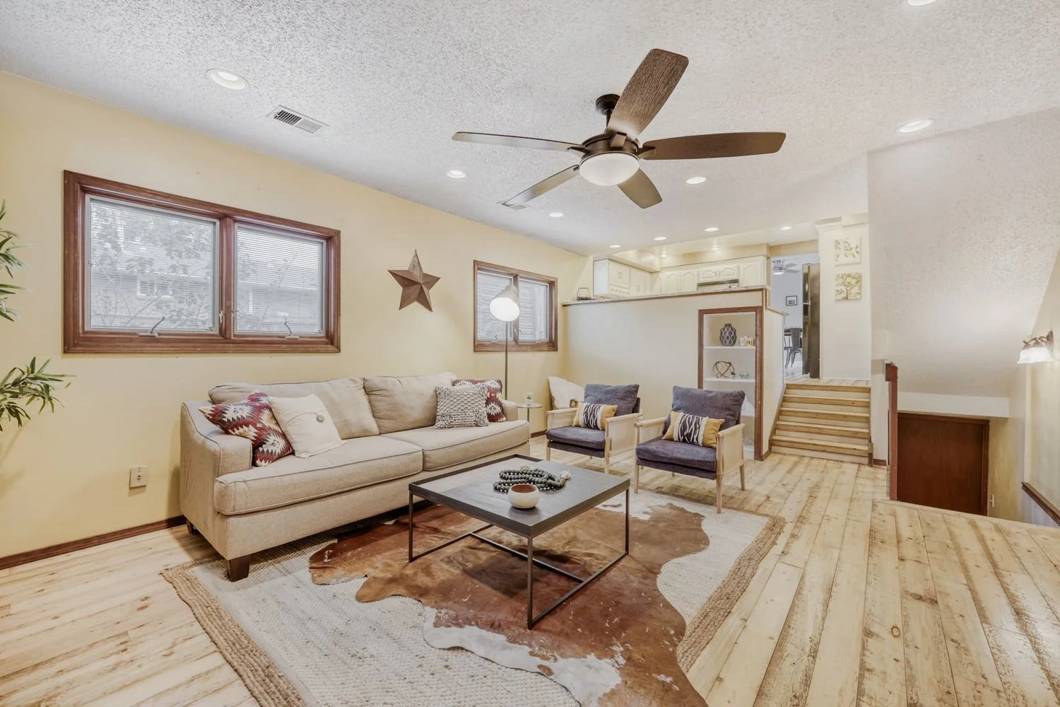 6893 gray circle - Web Quality - 014 - 15 Family Room.jpg