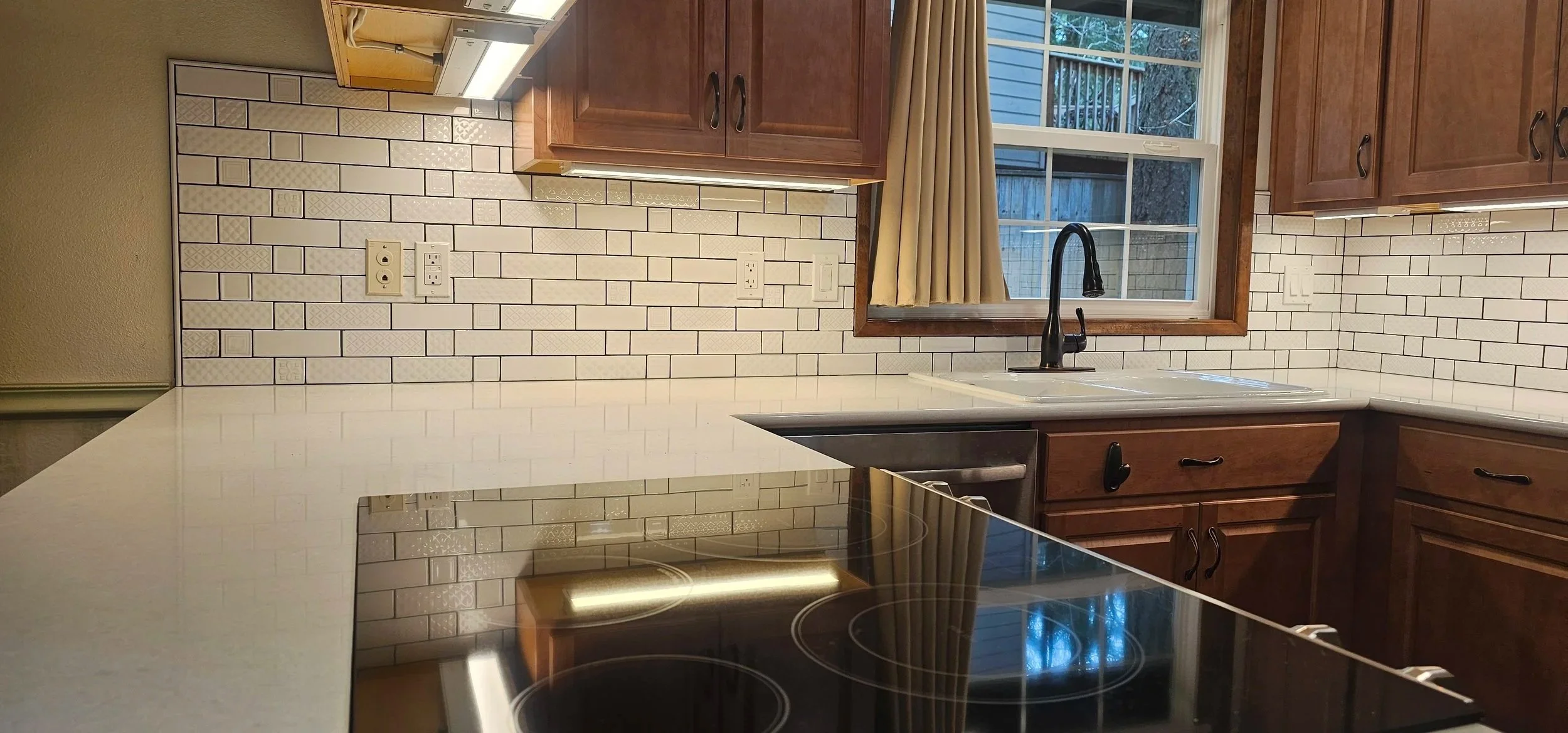 White texture kitchen backsplash