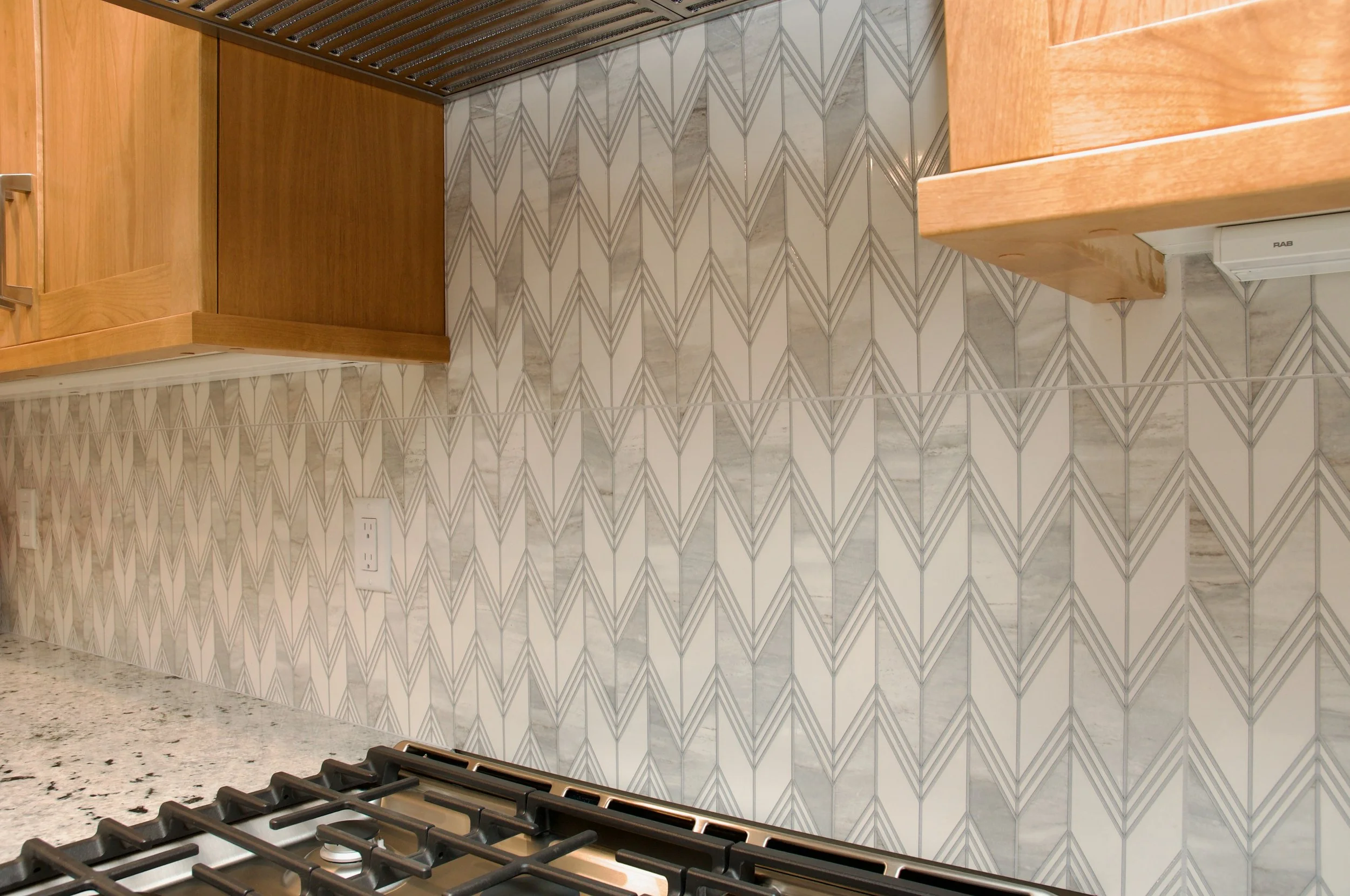 Kitchen with tile backsplash