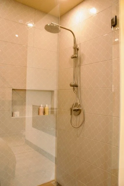White tile shower with double niche