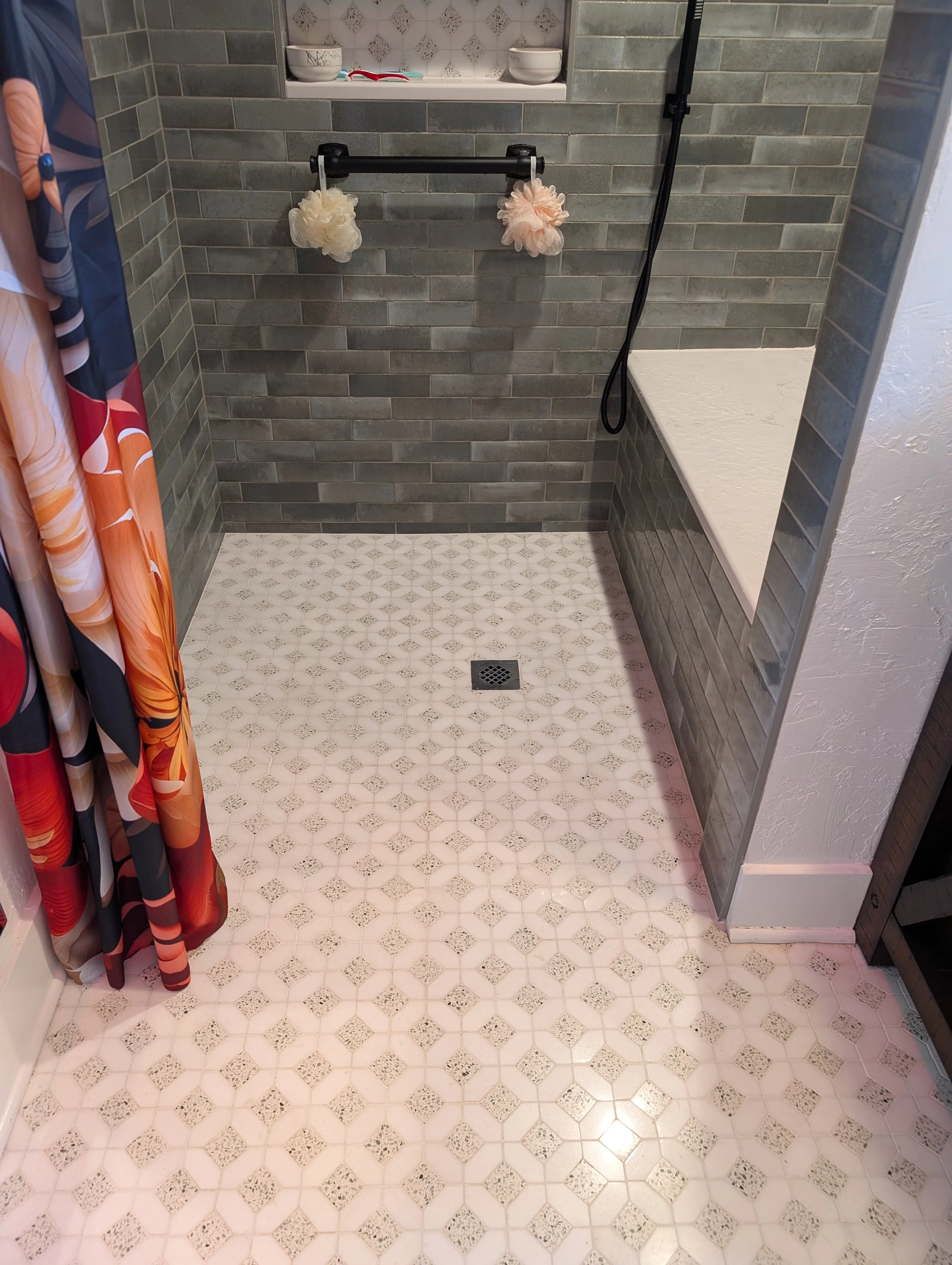 white grey Curbless shower with bench
