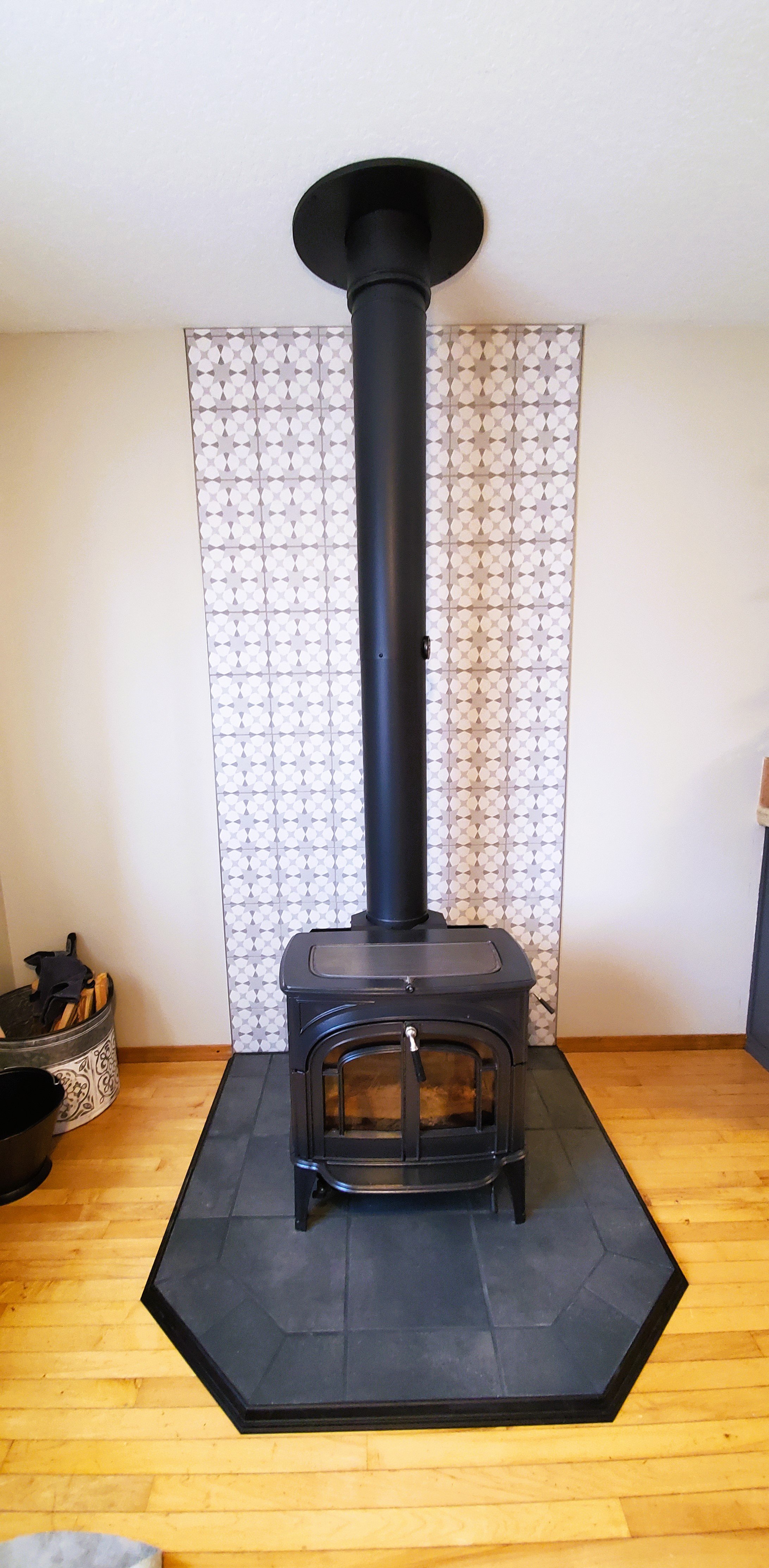 Black hearth tile with brown and white tile fireplace