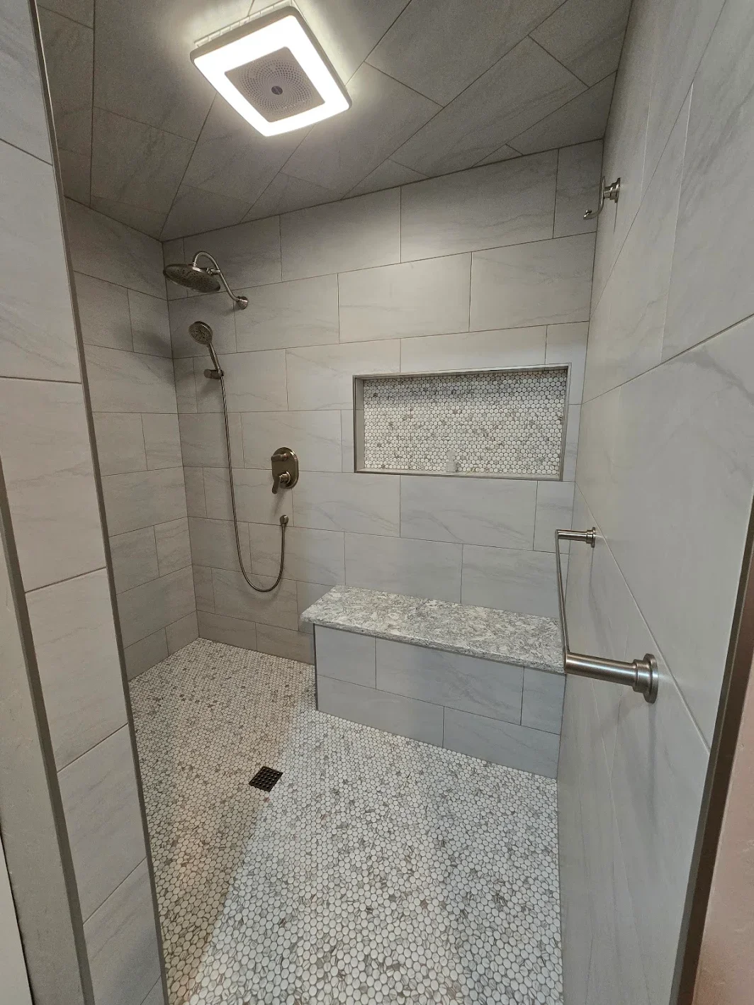 Grey shower with bench and niche