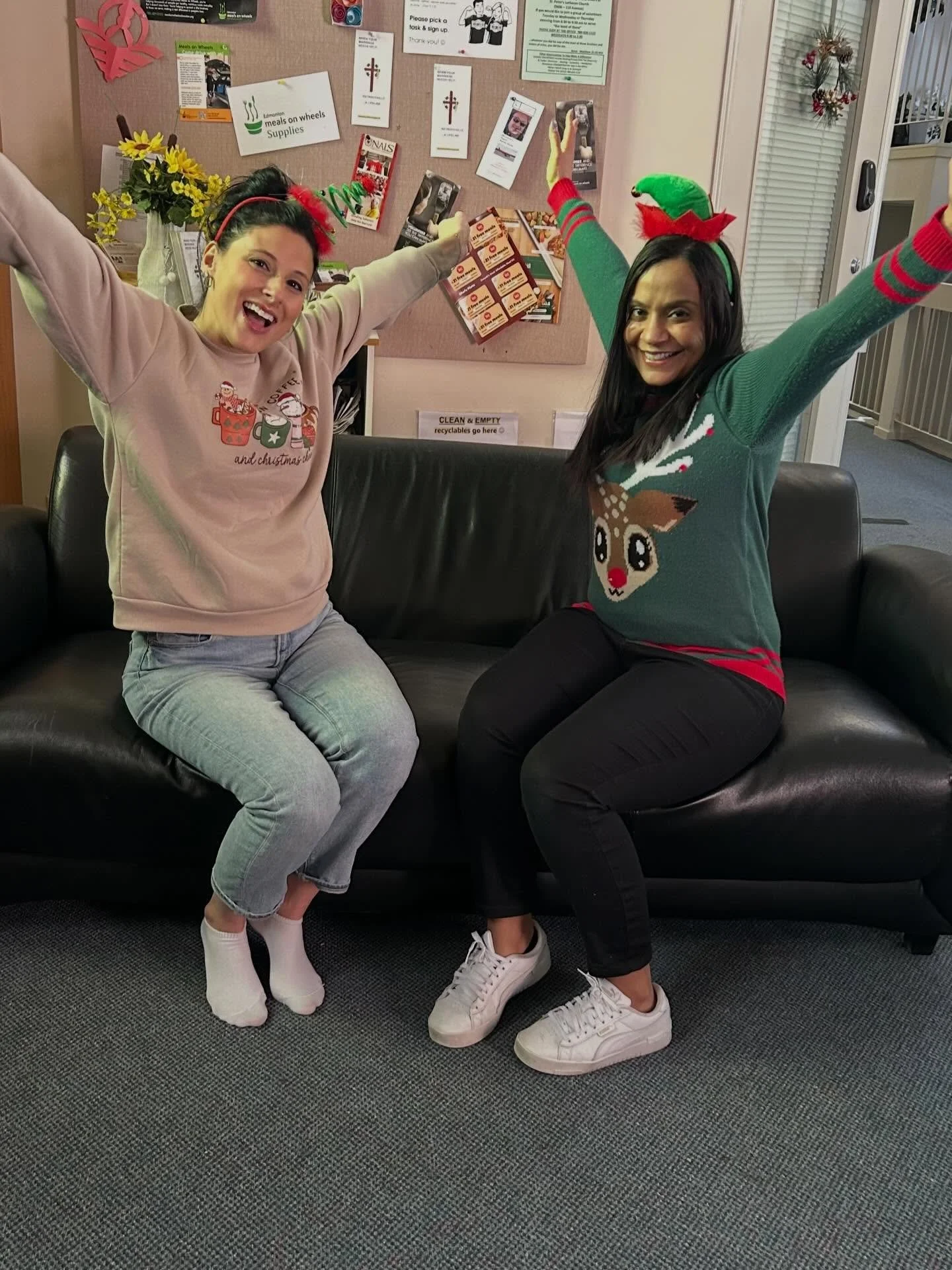 Wishing you all a very happy holiday season! 
May your days be filled with love, laughter, happiness, and rest ❤️🎄