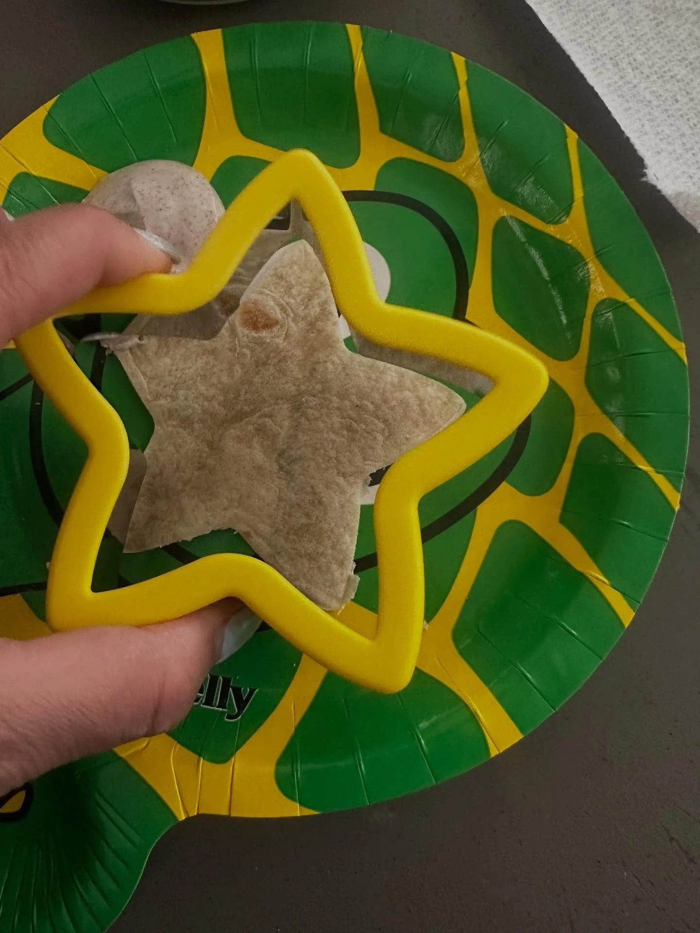 Today we learned about food by making fruit pizza 
We cut, spread, touched, smelled, and tasted too! Oh and had lots of fun along the way!
 Let&rsquo;s be honest food is just more fun when it&rsquo;s star-shaped ✨💫

#FoodExploration #MightyMunchers 