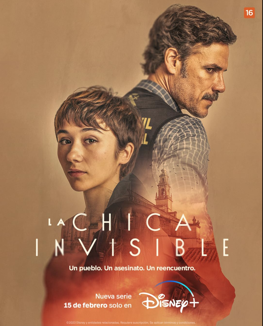 Póster de la serie 'La Chica Invisible' mostrando a una joven y a un hombre con un fondo de edificios históricos y un cielo con nubes y aves, con información de estreno en Disney+.